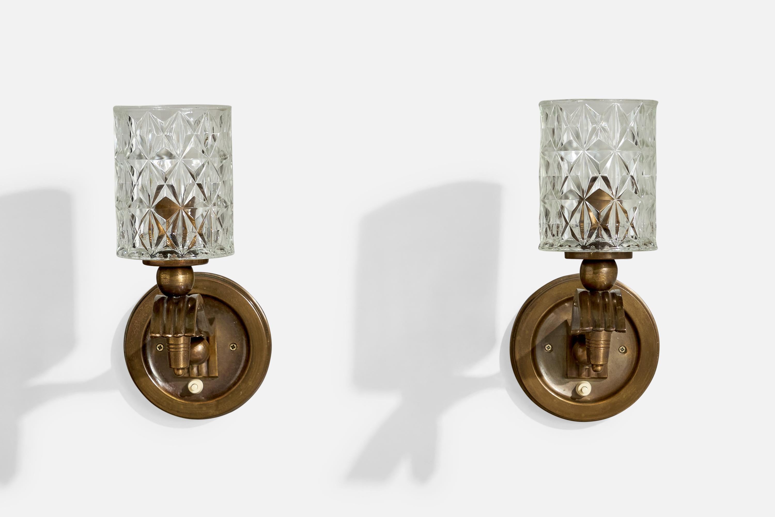 French Designer, Wall Lights, Brass, Glass, France, 1940s In Good Condition In High Point, NC