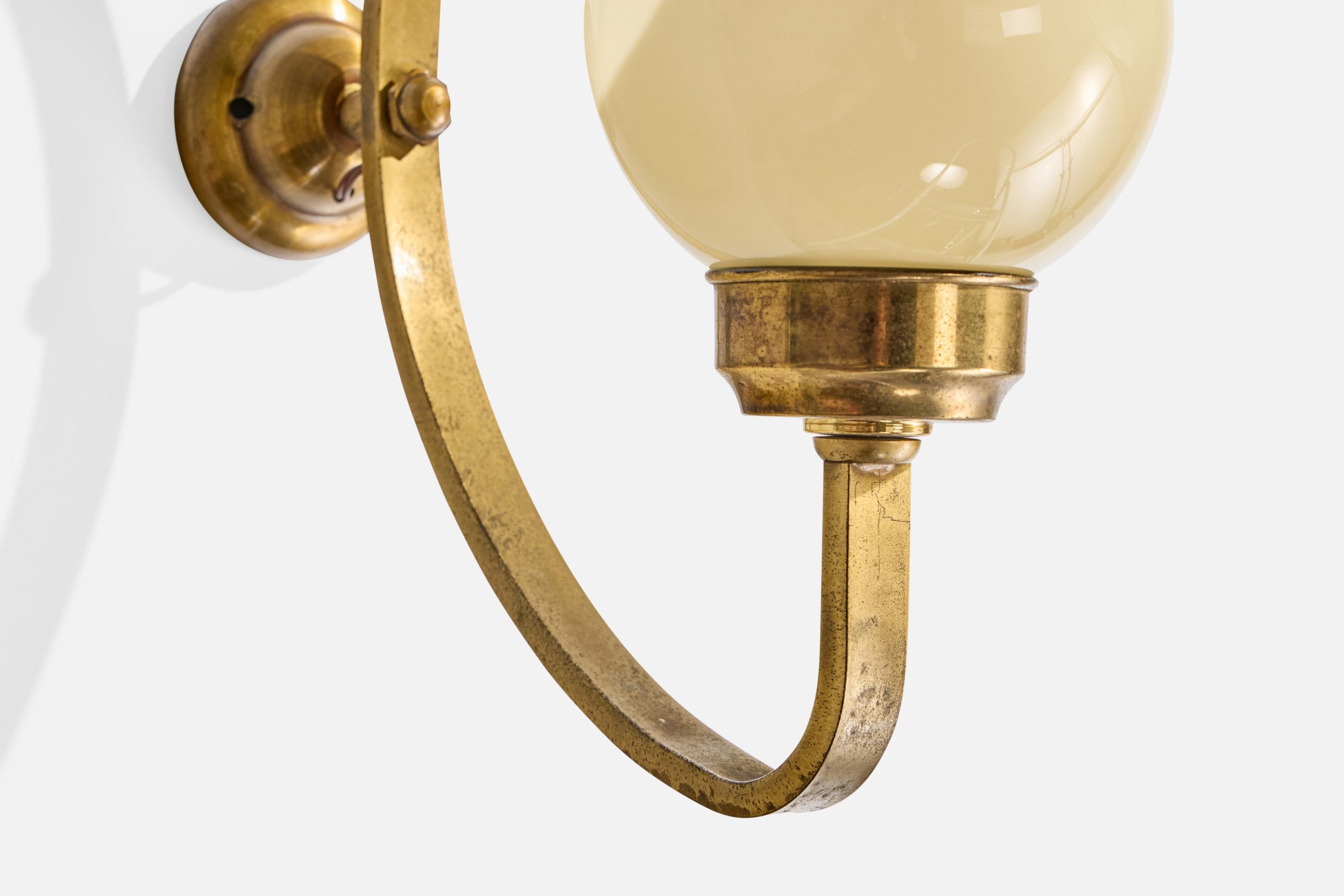 Französischer Designer, Wandleuchten, Messing, Glas, Frankreich, 1940er Jahre im Angebot 2