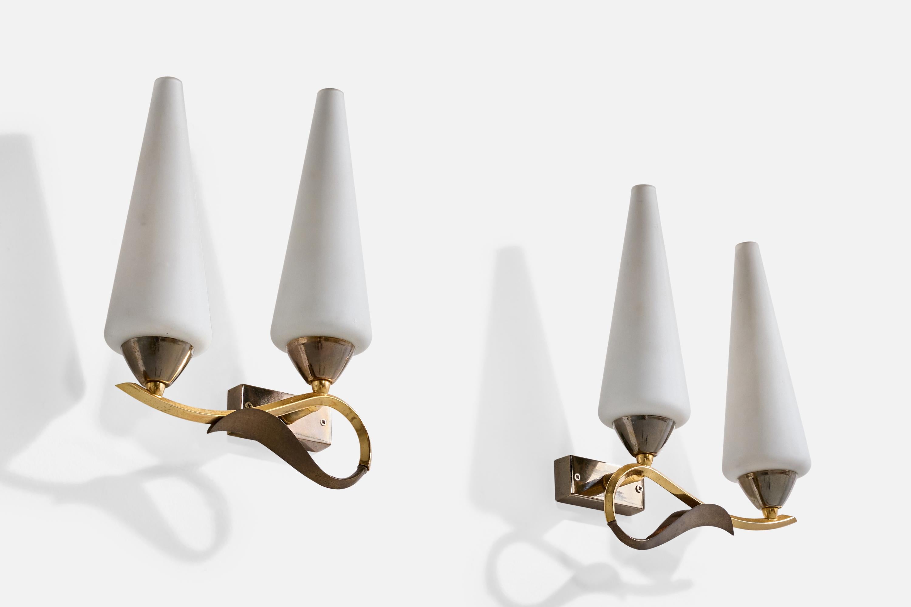 Mid-Century Modern French Designer, Wall Lights, Brass, Glass, France, 1950s For Sale