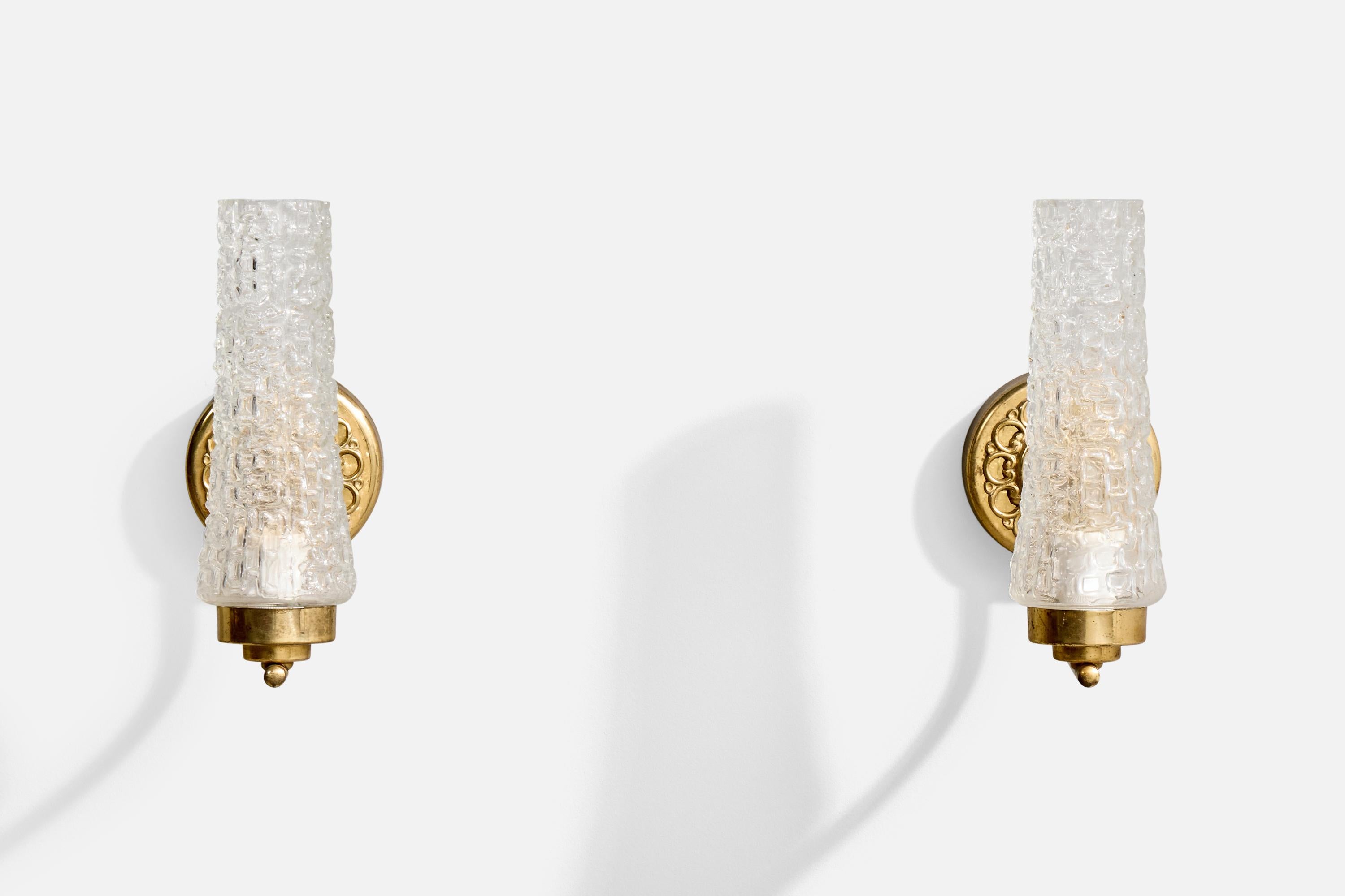 Mid-Century moderno Designer francese, lampade da parete, ottone, vetro, Francia, anni '1950 in vendita