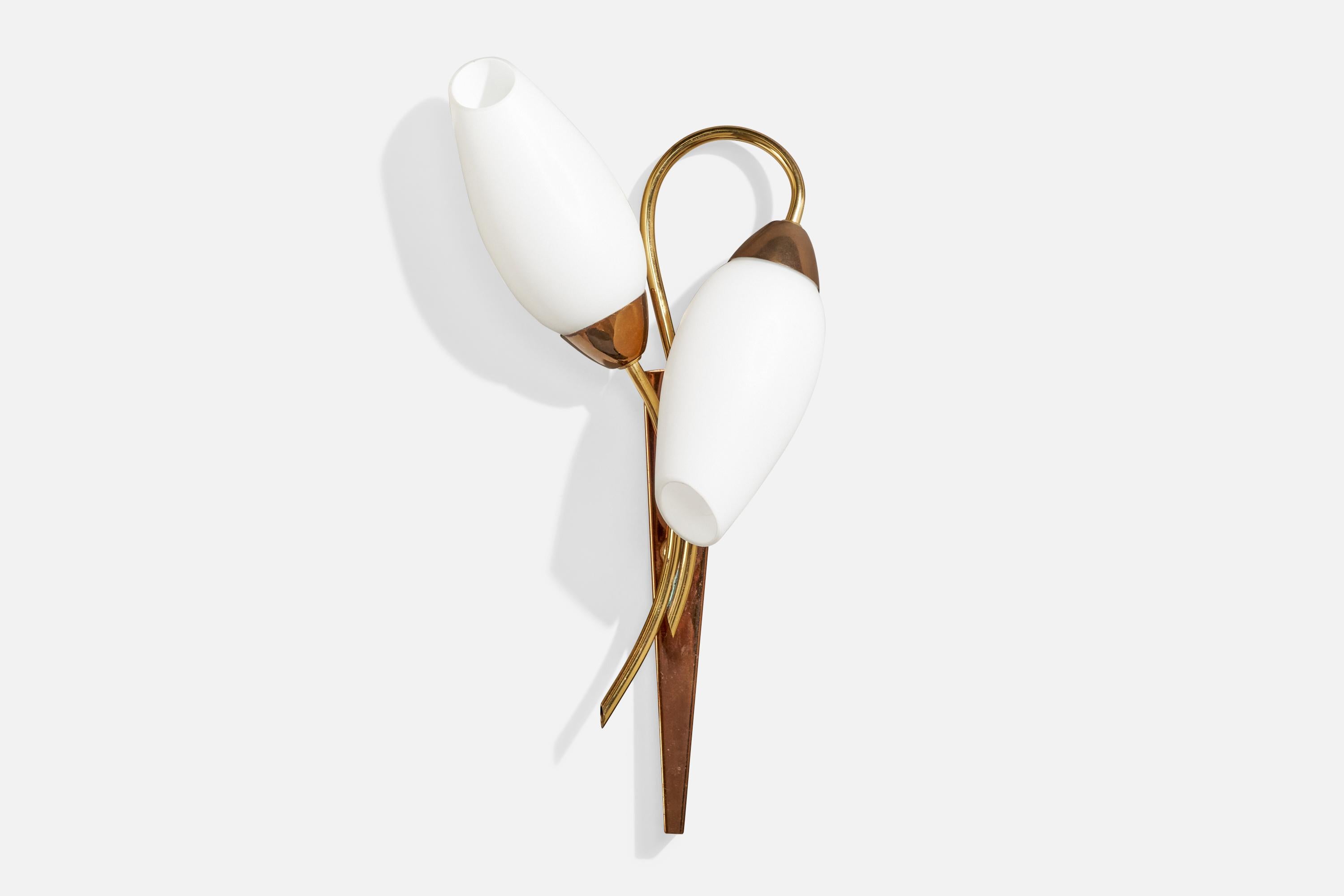 Französischer Designer, Wandleuchten, Messing, Glas, Frankreich, 1950er Jahre im Zustand „Gut“ im Angebot in High Point, NC