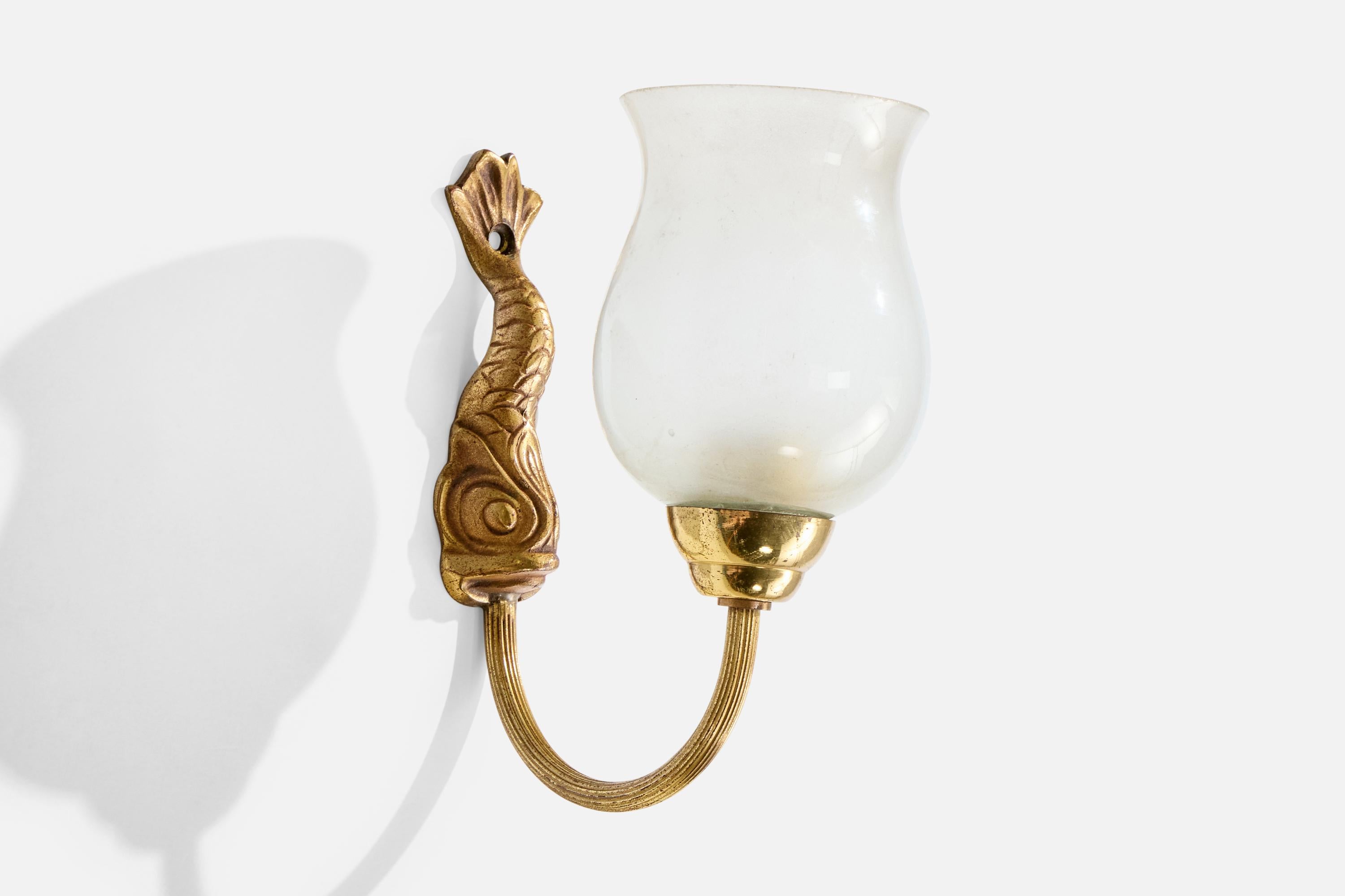 Französischer Designer, Wandleuchten, Messing, Glas, Frankreich, 1950er Jahre im Zustand „Gut“ im Angebot in High Point, NC