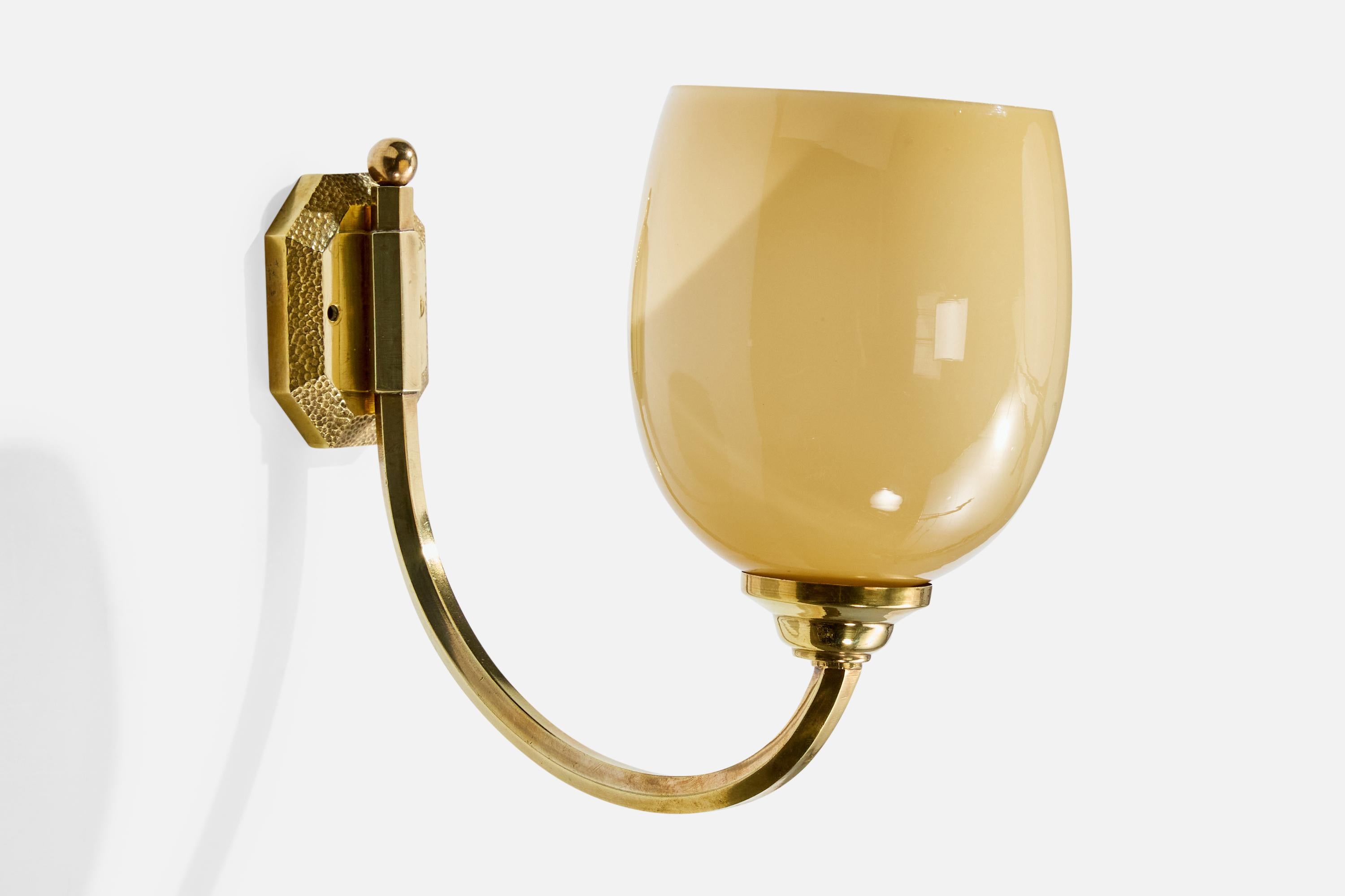 Français Design/One, appliques, laiton, verre, France, années 1950 en vente