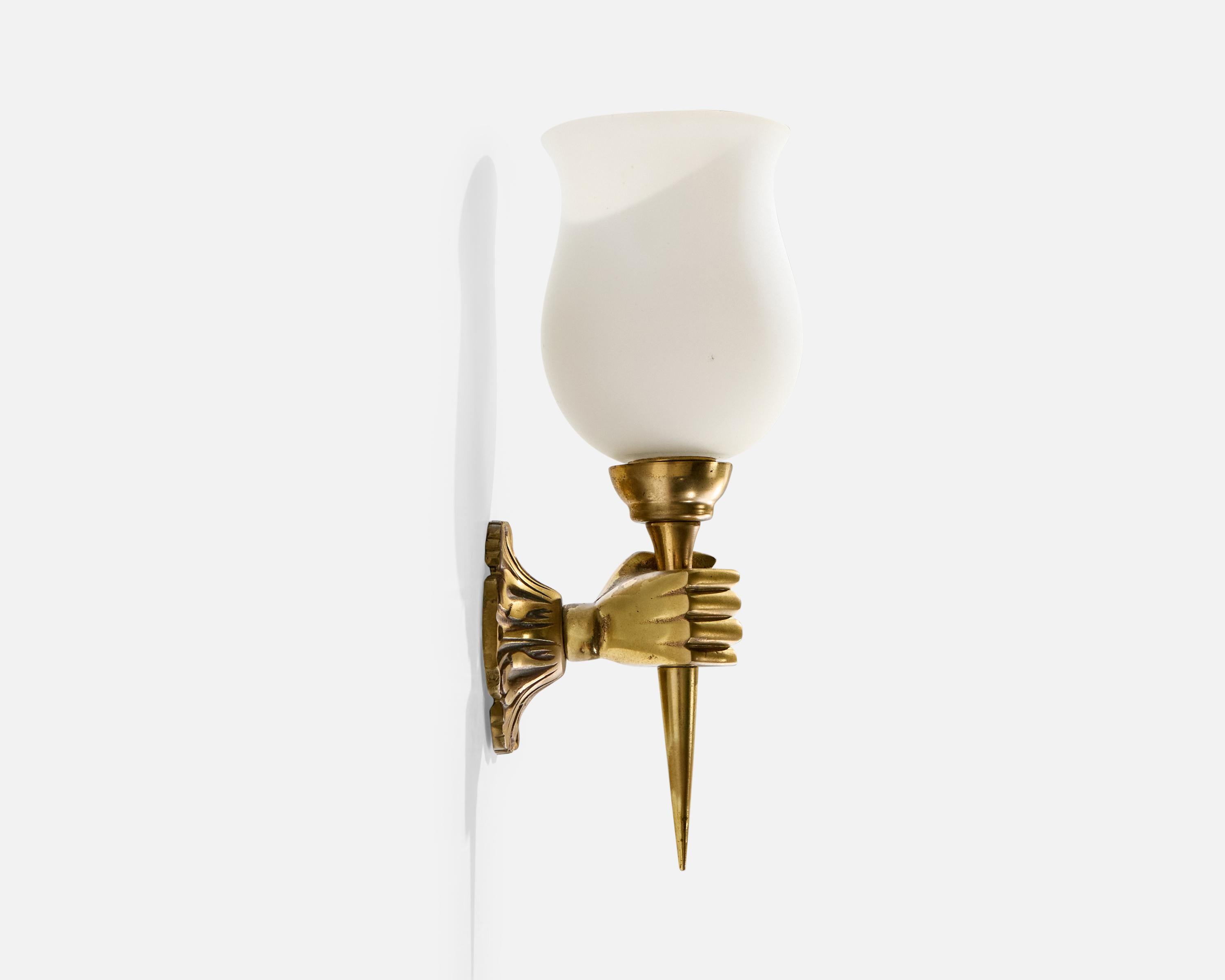 Französischer Designer, Wandleuchten, Messing, Glas, Frankreich, 1950er Jahre (Mitte des 20. Jahrhunderts) im Angebot