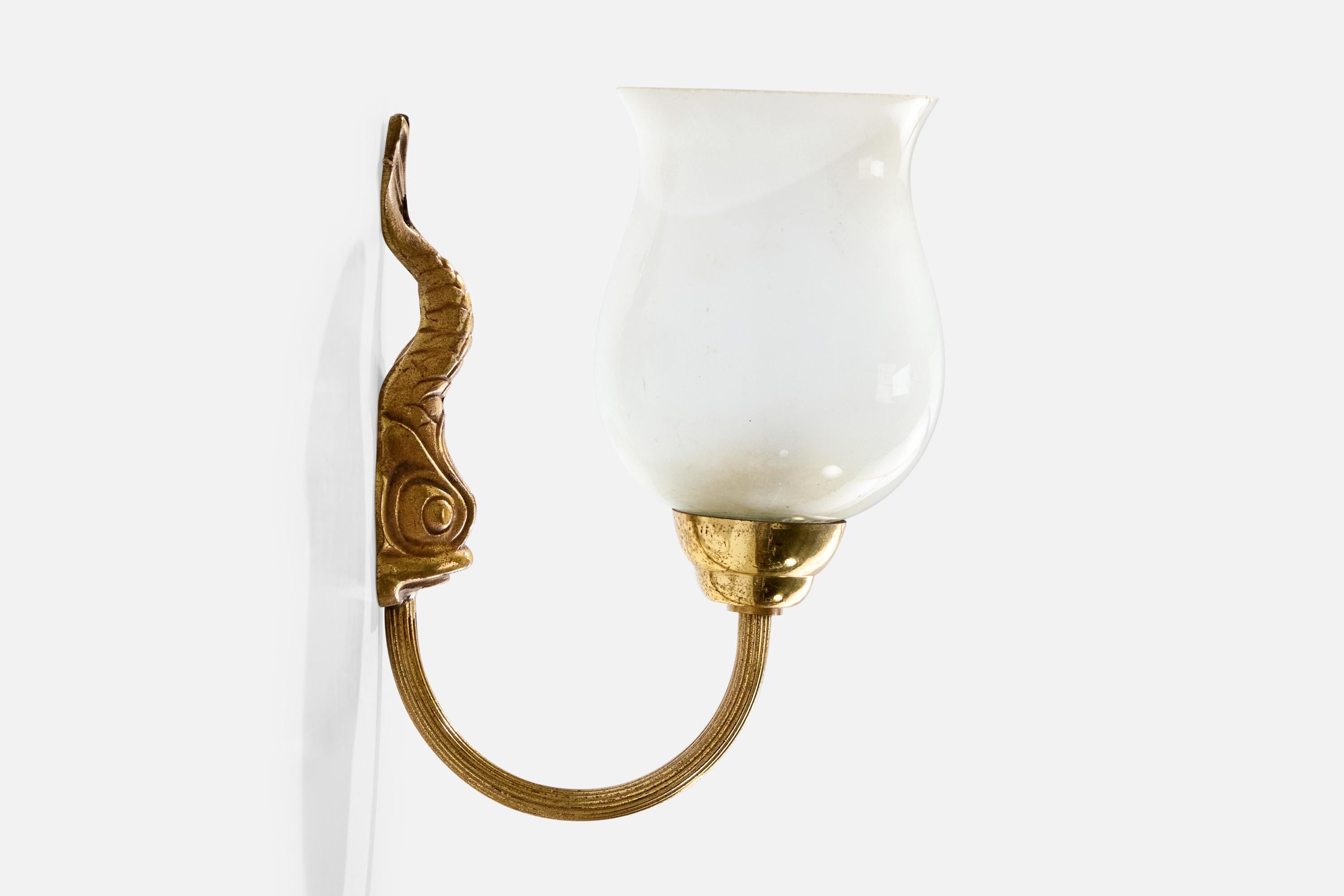 Französischer Designer, Wandleuchten, Messing, Glas, Frankreich, 1950er Jahre (Mitte des 20. Jahrhunderts) im Angebot