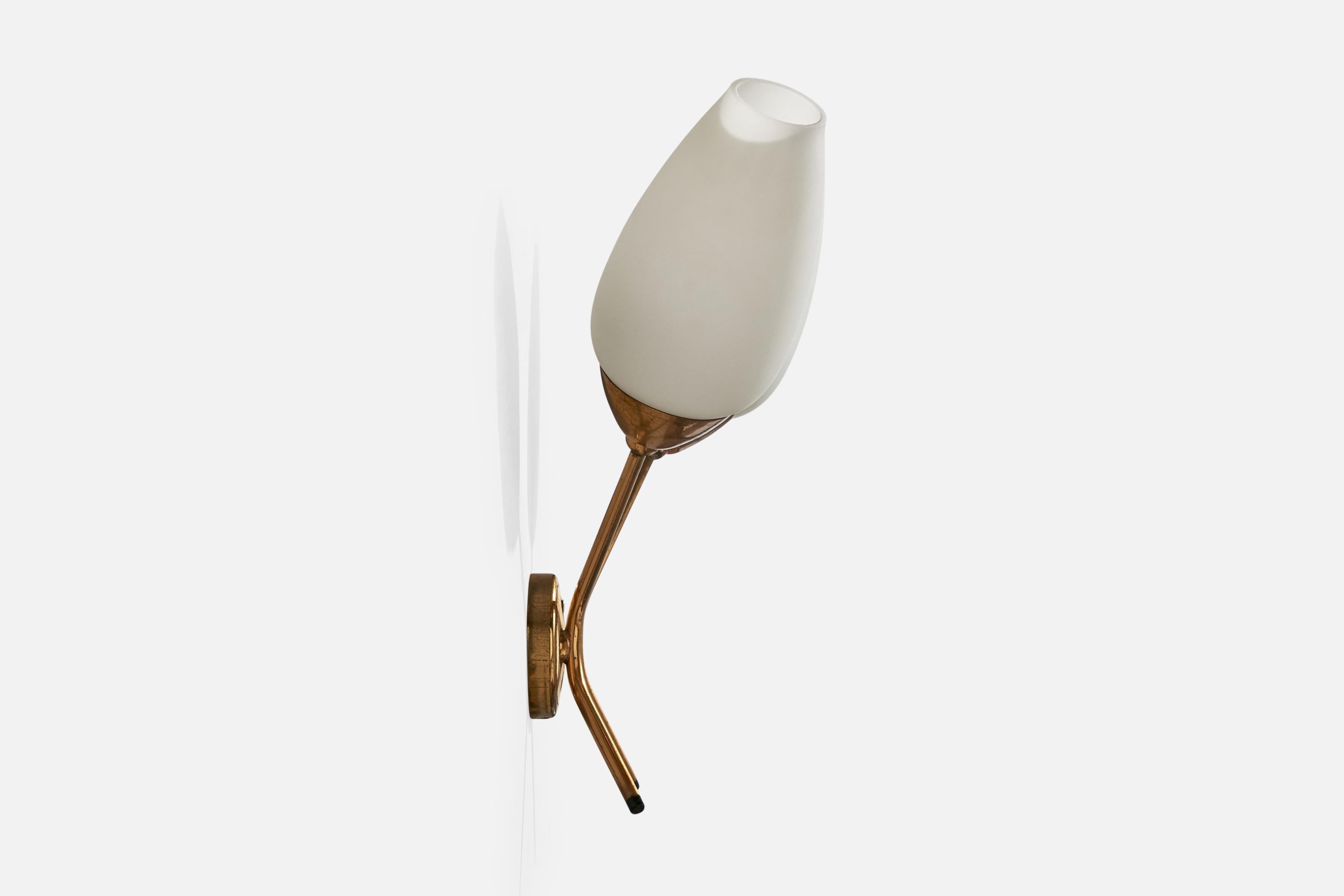 French Designer, Wall Lights, Brass, Glass, France, 1950s For Sale 2