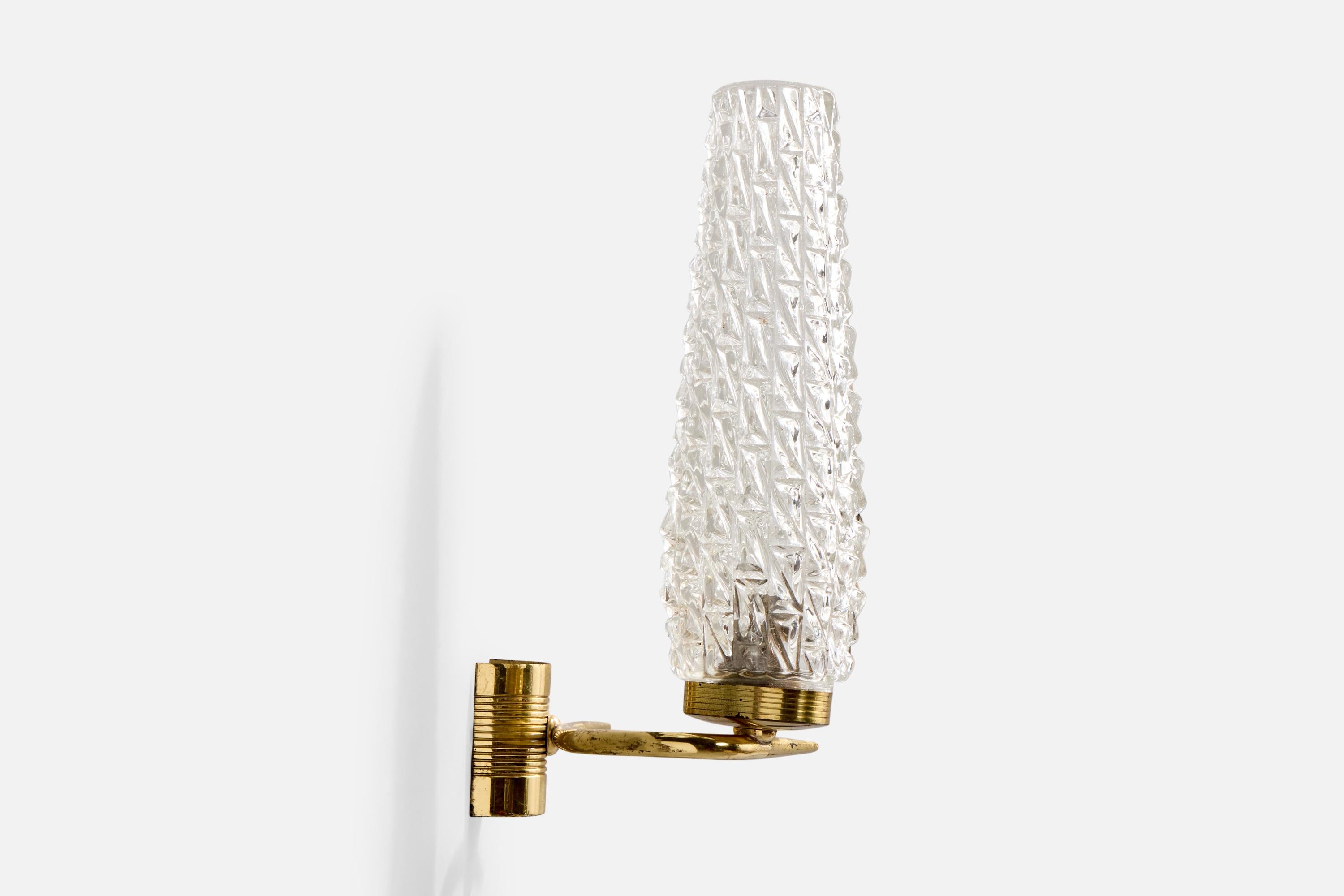 Milieu du XXe siècle Design/One, appliques, laiton, verre, France, années 1950 en vente