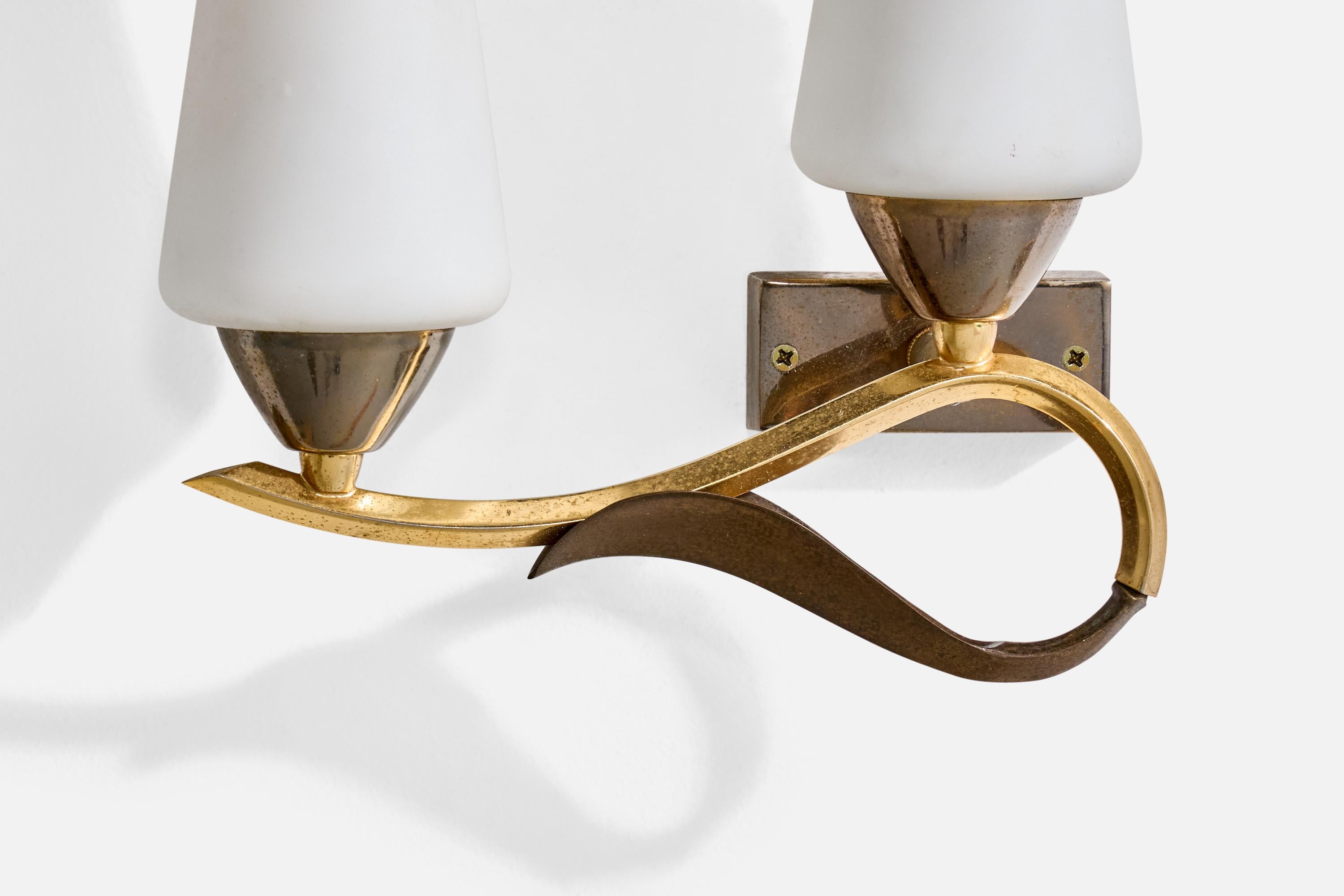 French Designer, Wall Lights, Brass, Glass, France, 1950s For Sale 2
