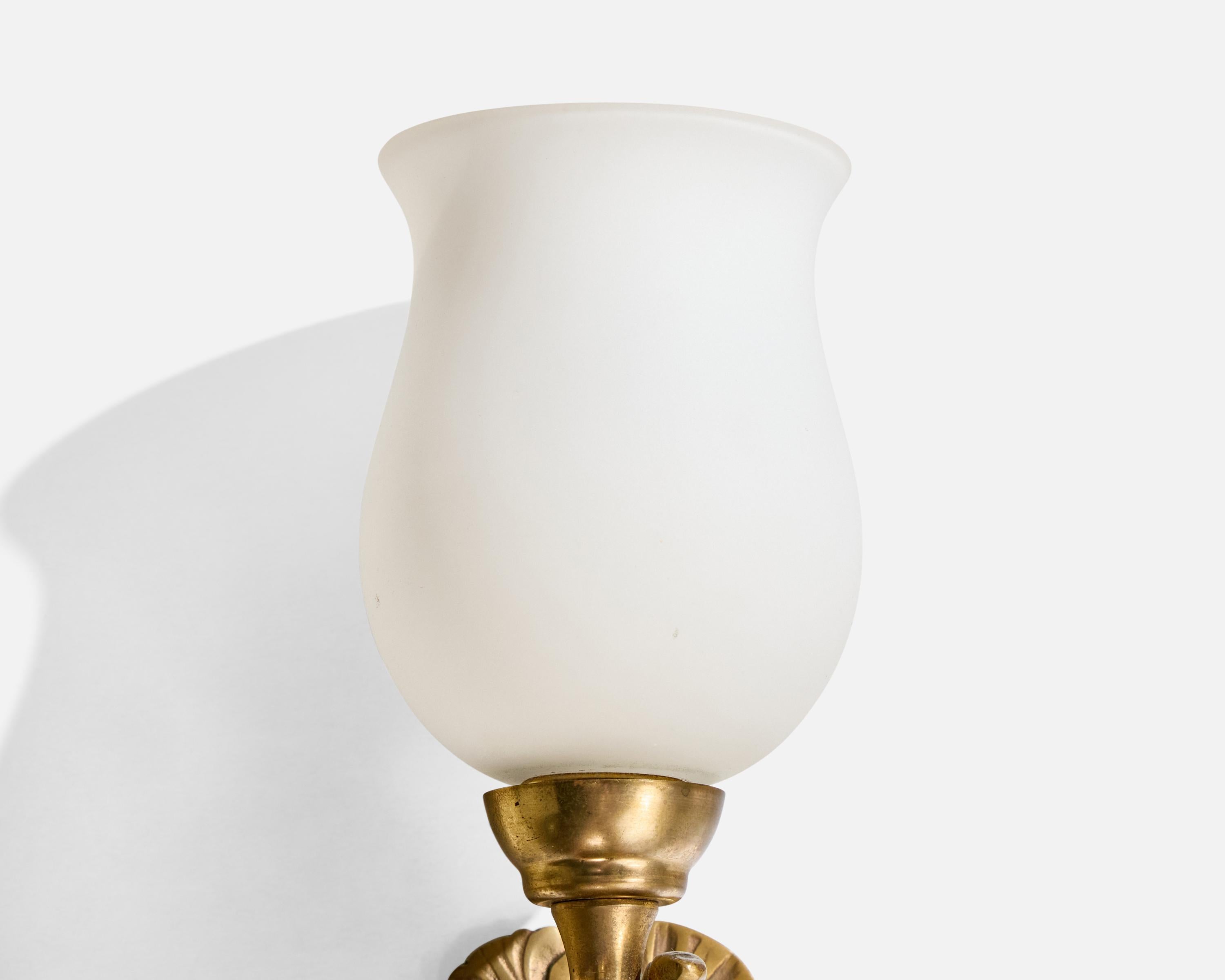 Französischer Designer, Wandleuchten, Messing, Glas, Frankreich, 1950er Jahre im Angebot 2