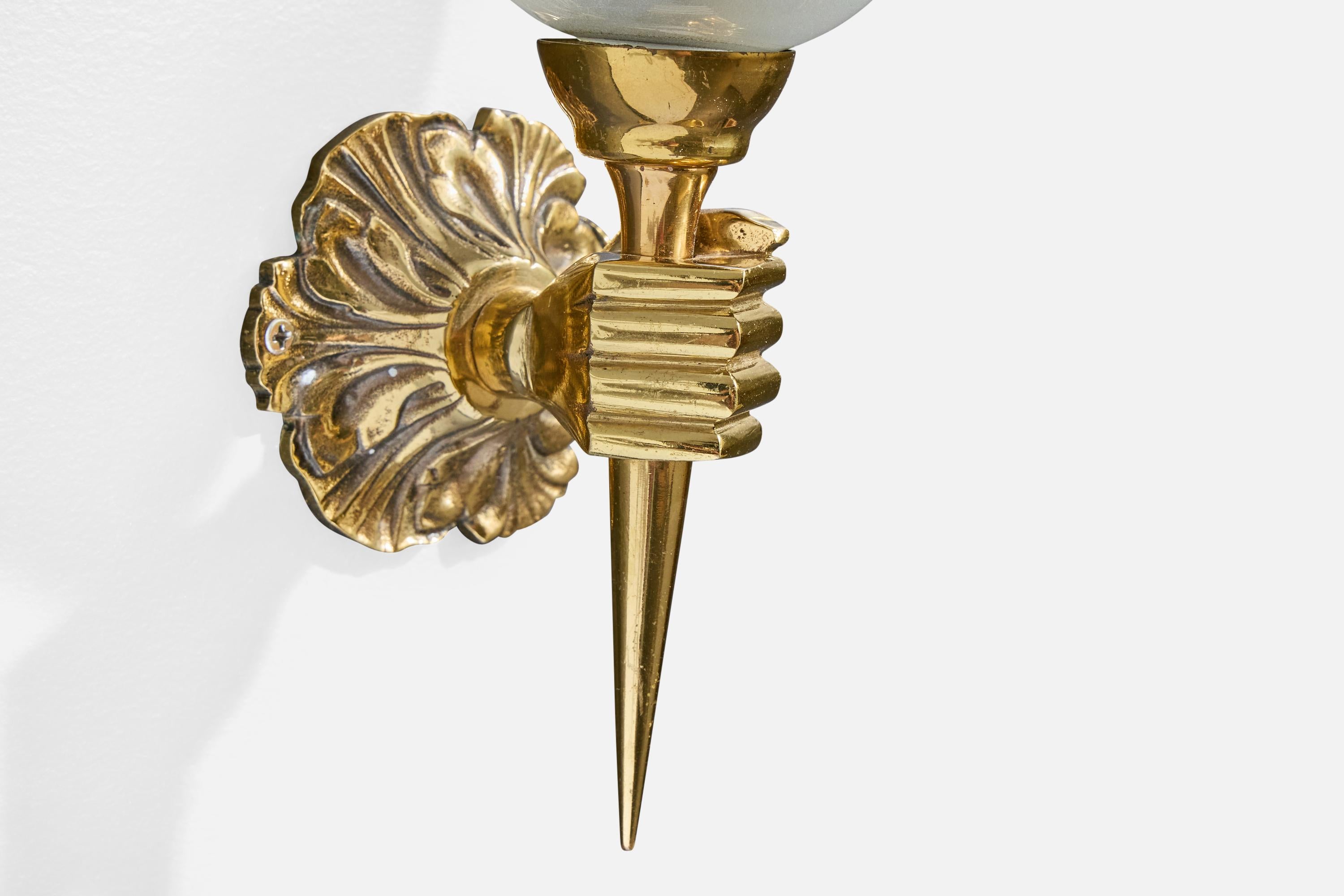 Designer francese, lampade da parete, ottone, vetro, Francia, anni '1950 in vendita 1