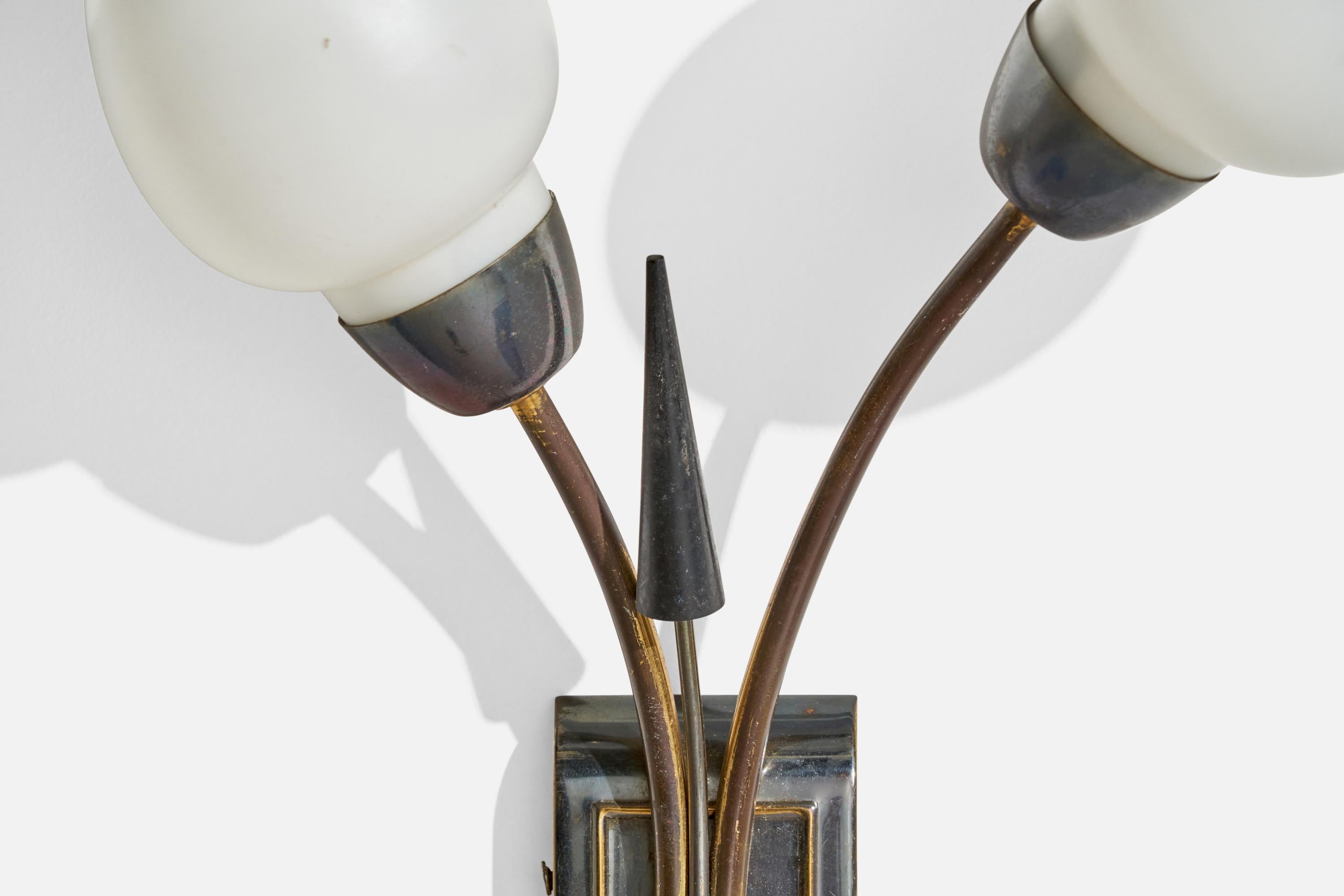 French Designer, Wall Lights, Brass, Glass, France, 1950s For Sale 3