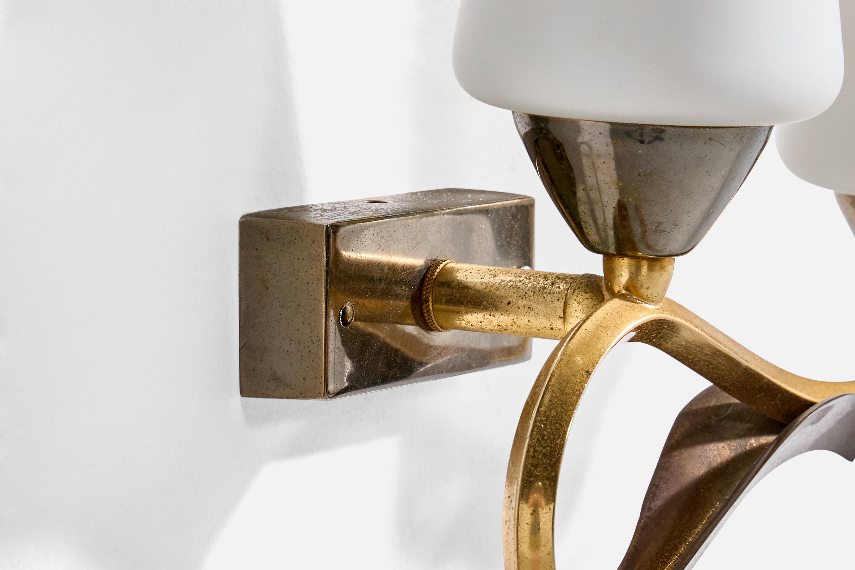 French Designer, Wall Lights, Brass, Glass, France, 1950s For Sale 3