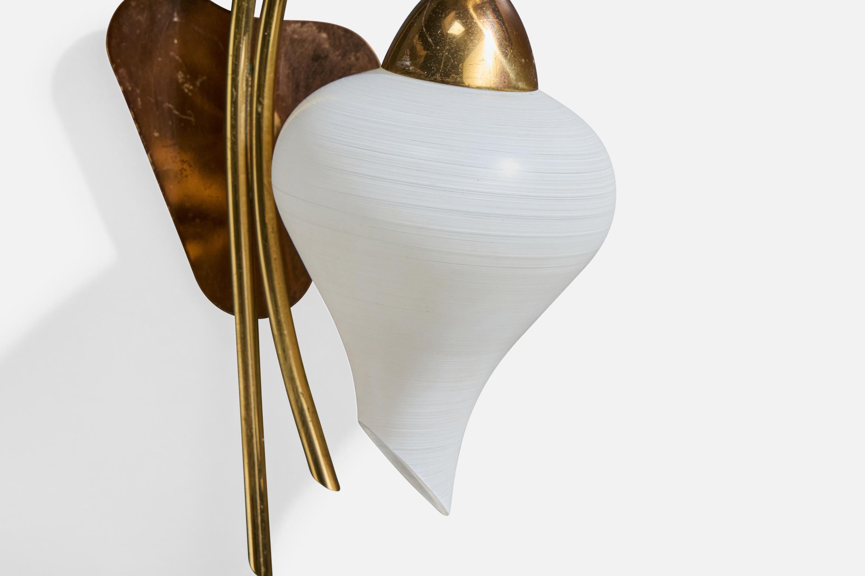 Diseñador francés, Apliques, Latón, Cristal, Francia, Años 1950 en venta 2