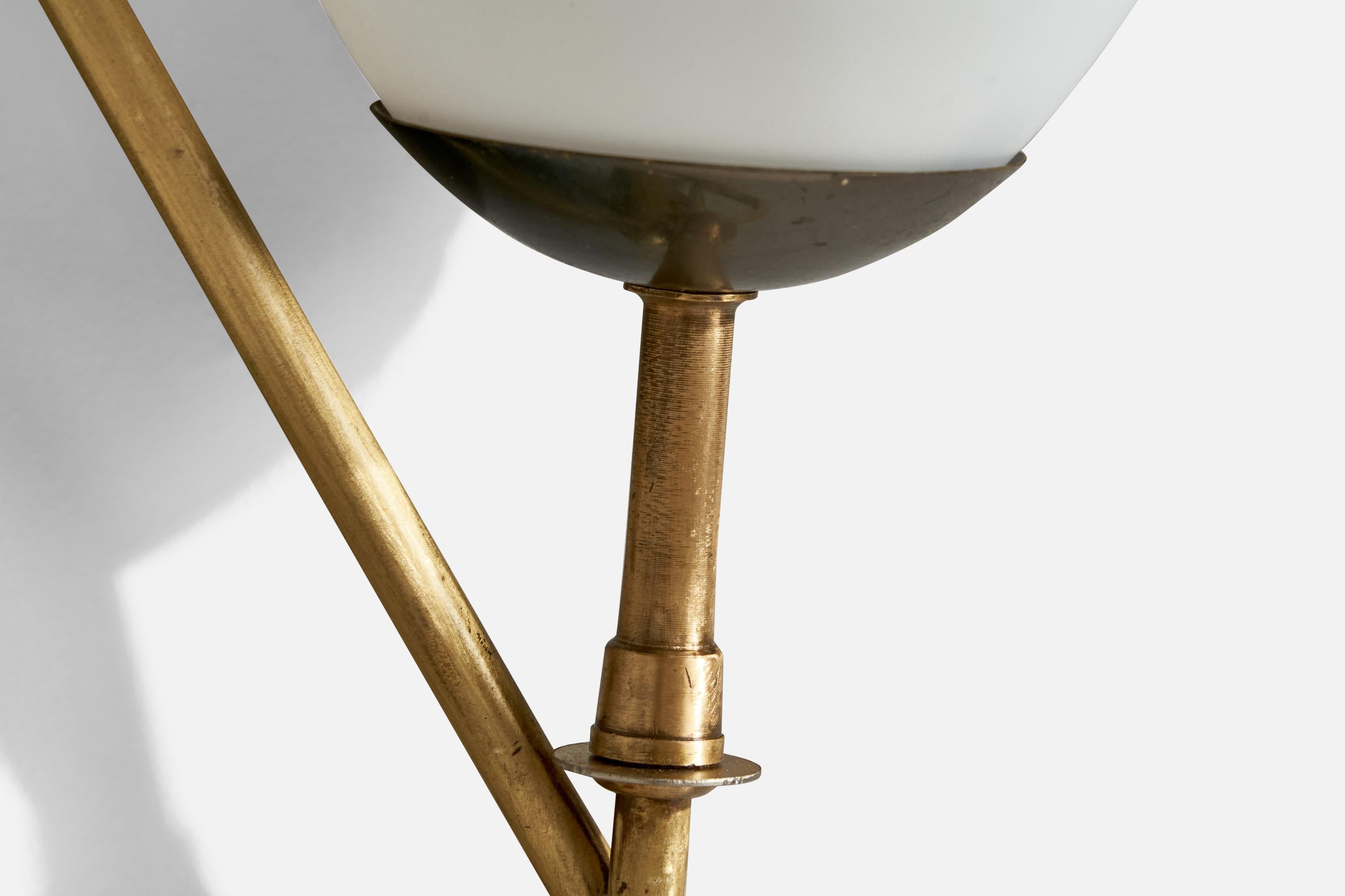 Französischer Designer, Wandleuchten, Messing, Glas, Frankreich, 1950er Jahre im Angebot 4
