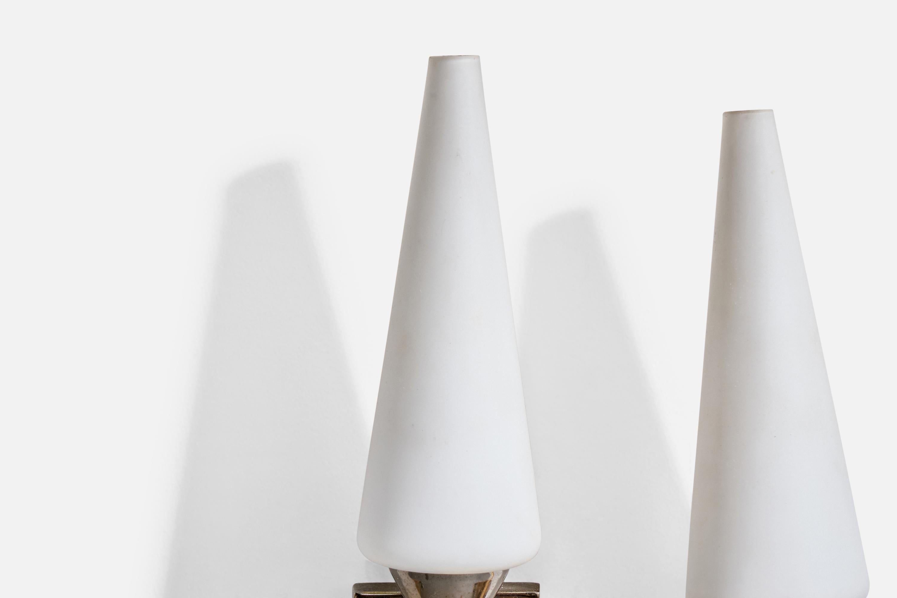 French Designer, Wall Lights, Brass, Glass, France, 1950s For Sale 4