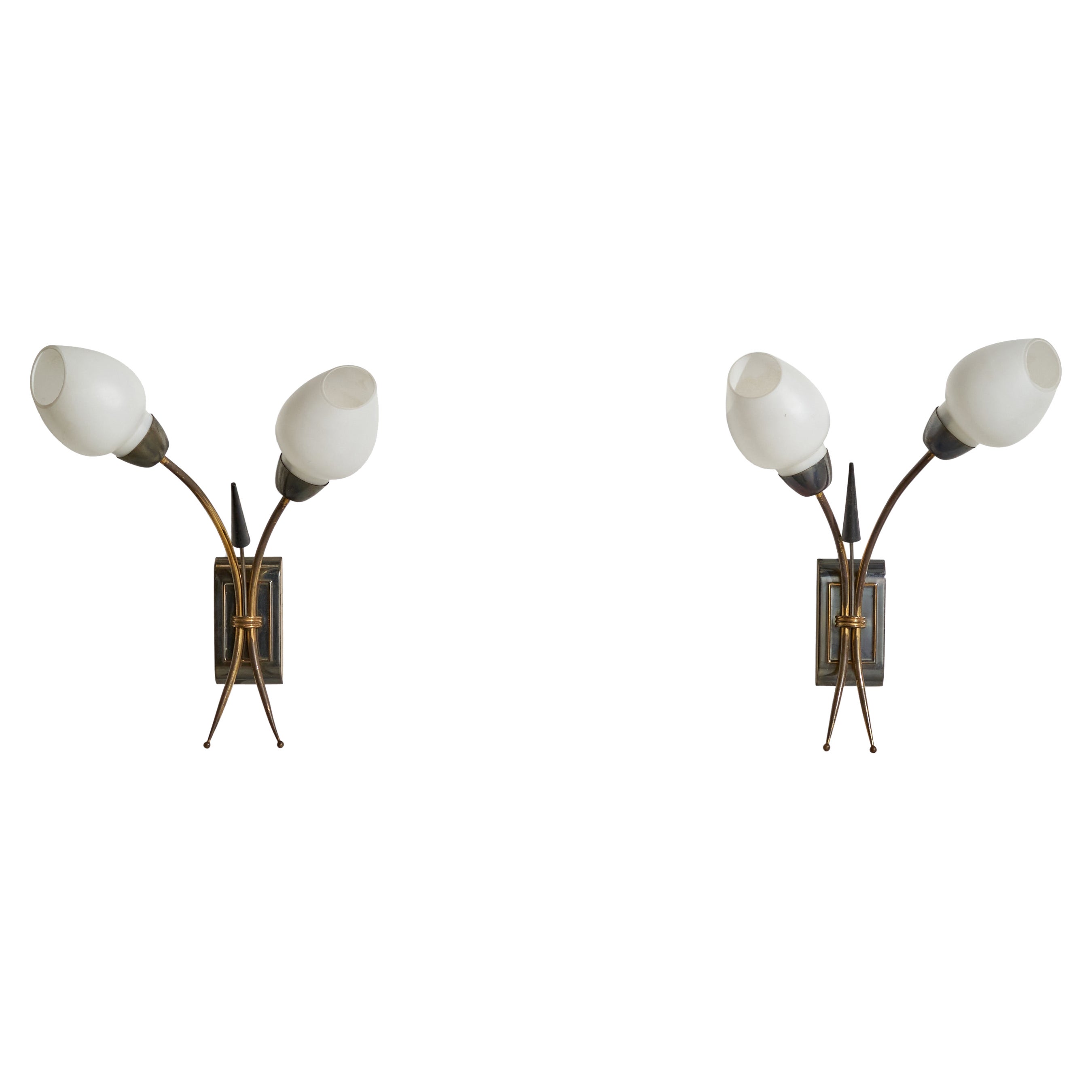 Designer francese, lampade da parete, ottone, vetro, Francia, anni '1950