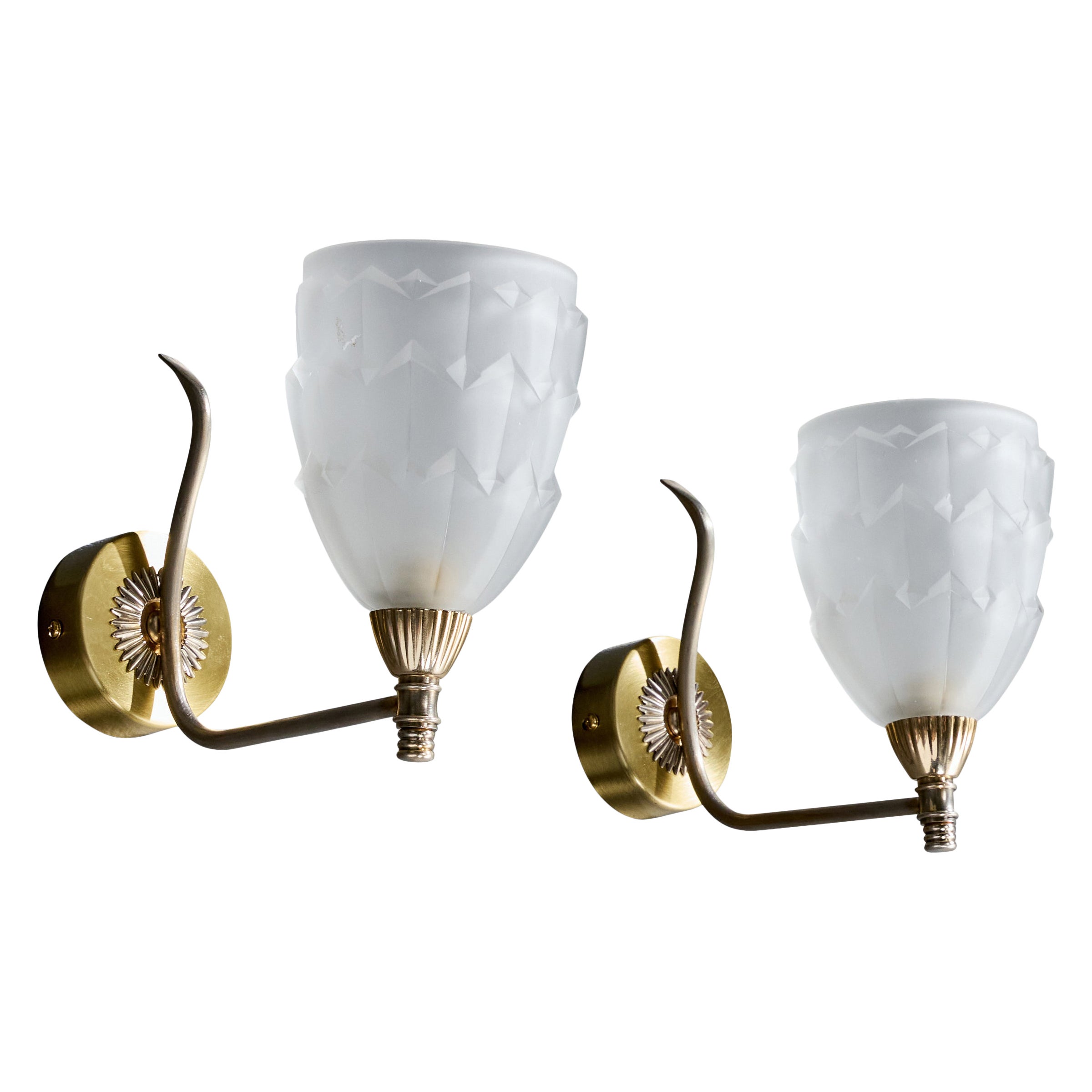 Designer francese, lampade da parete, ottone, vetro, Francia, anni
1950