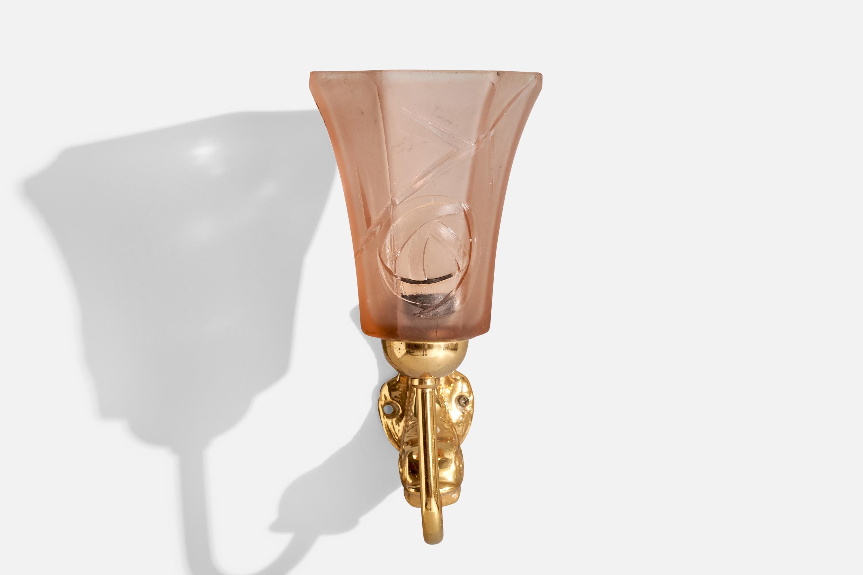 Fine XX secolo Designer francese, lampade da parete, ottone, vetro, Francia, anni '1970 in vendita