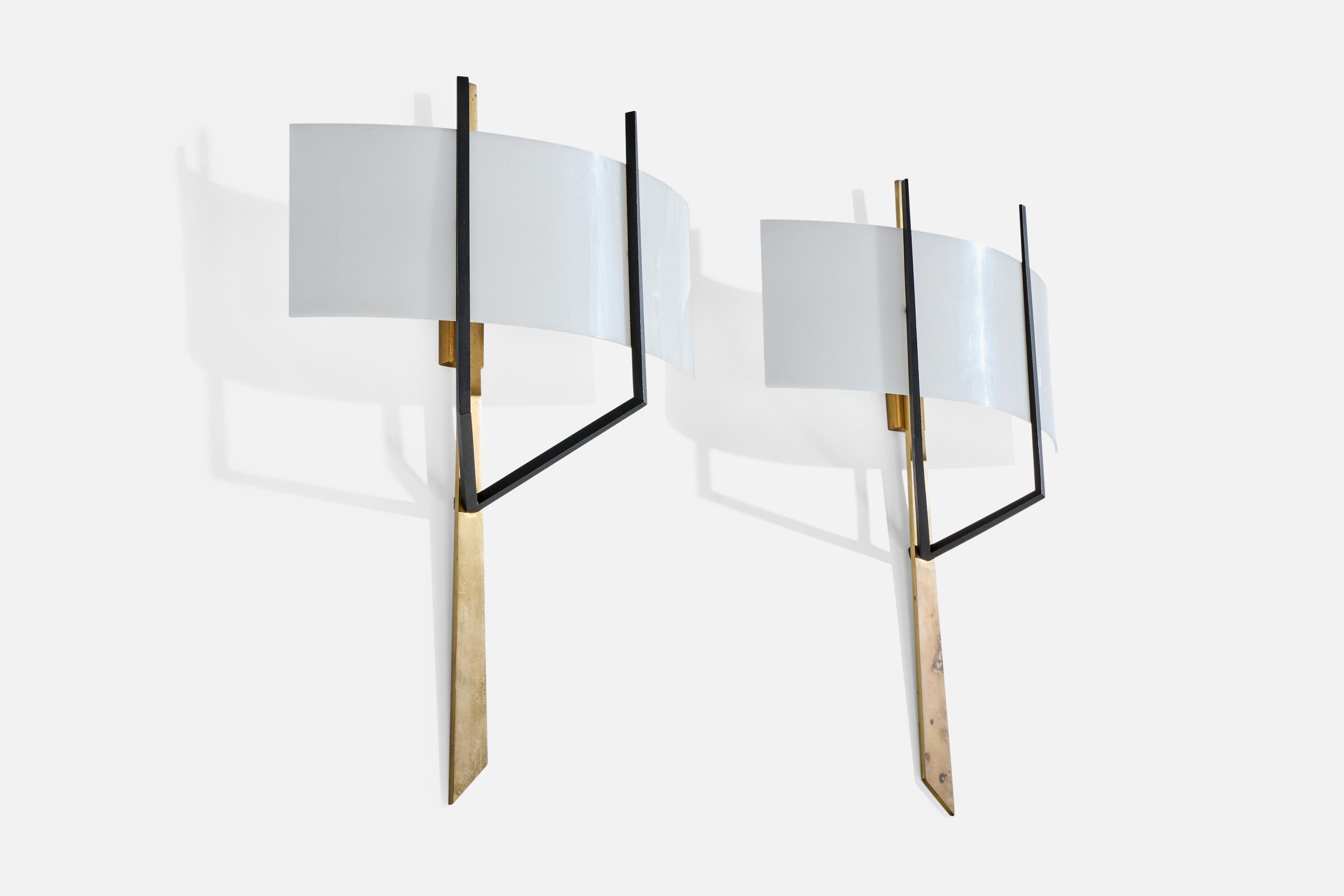 Französischer Designer, Wandleuchten, Messing, Metall, Acryl, Frankreich, 1960er Jahre (Moderne der Mitte des Jahrhunderts) im Angebot