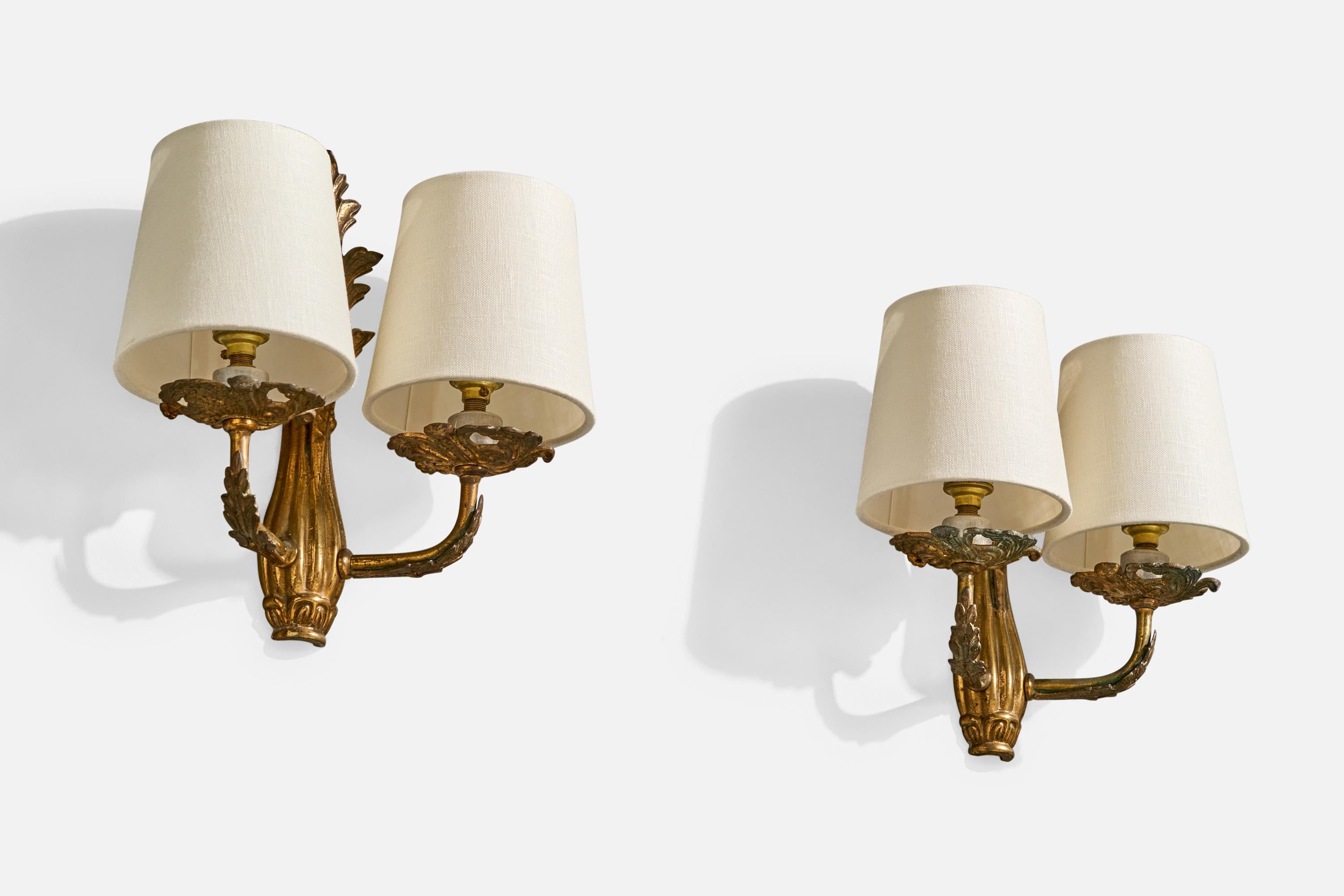 Metà XX secolo Design francese, lampade da parete, ottone, metallo, tessuto, Francia, anni '1940 in vendita