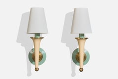 Französischer Designer, Wandleuchten, Messing, Metall, Stoff, Frankreich, 1950er Jahre