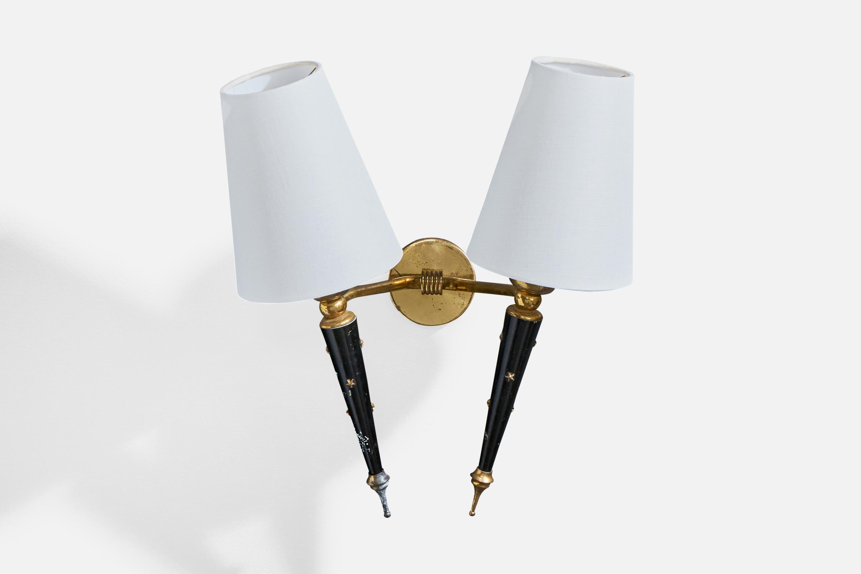 Francese Design francese, lampade da parete, ottone, metallo, tessuto, Francia, anni '1950 in vendita