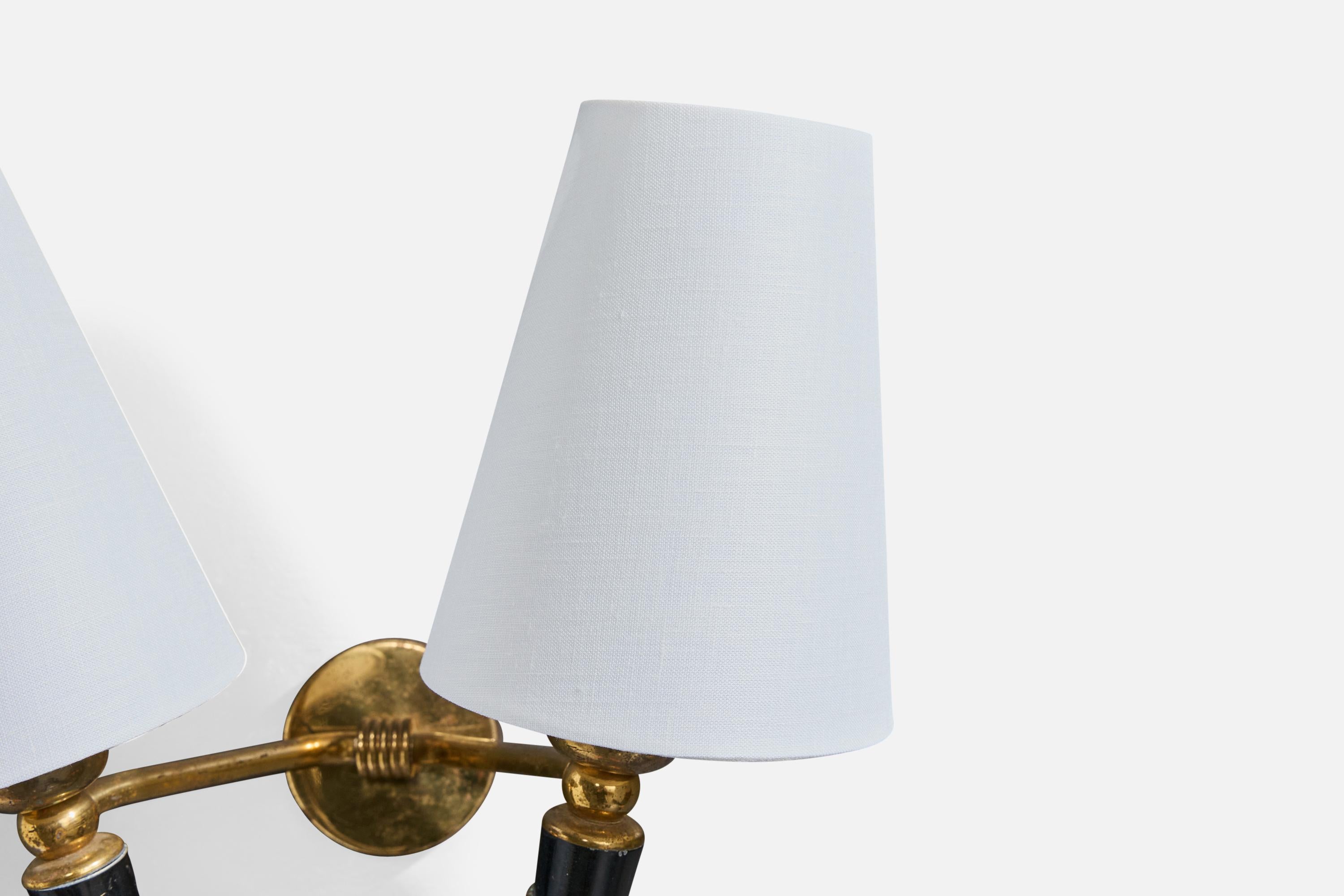 Design francese, lampade da parete, ottone, metallo, tessuto, Francia, anni '1950 In condizioni buone in vendita a High Point, NC