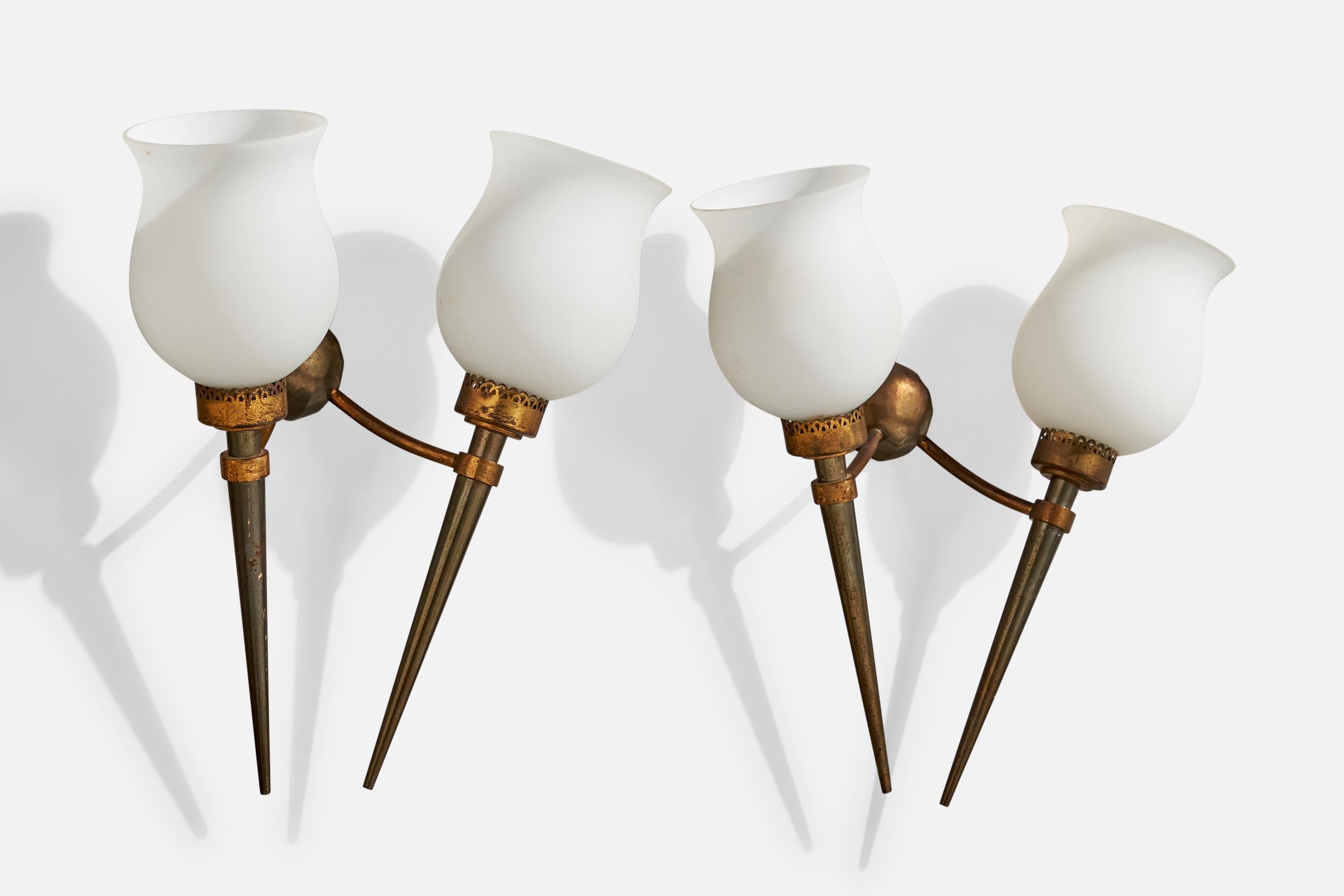 French Designer, Wall Lights, Brass, Metal, Glass, France, 1940s In Good Condition For Sale In High Point, NC