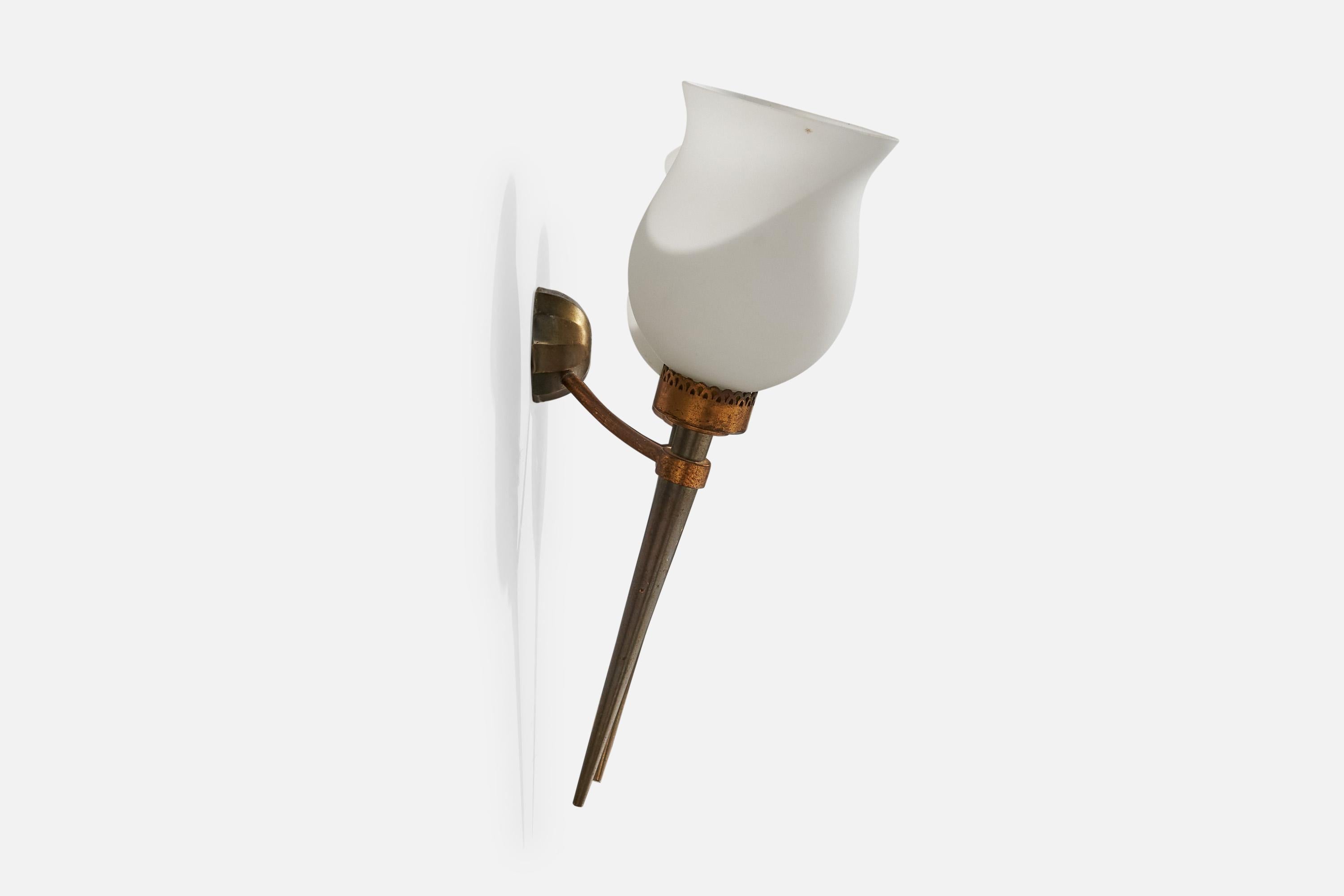 French Designer, Wall Lights, Brass, Metal, Glass, France, 1940s For Sale 2