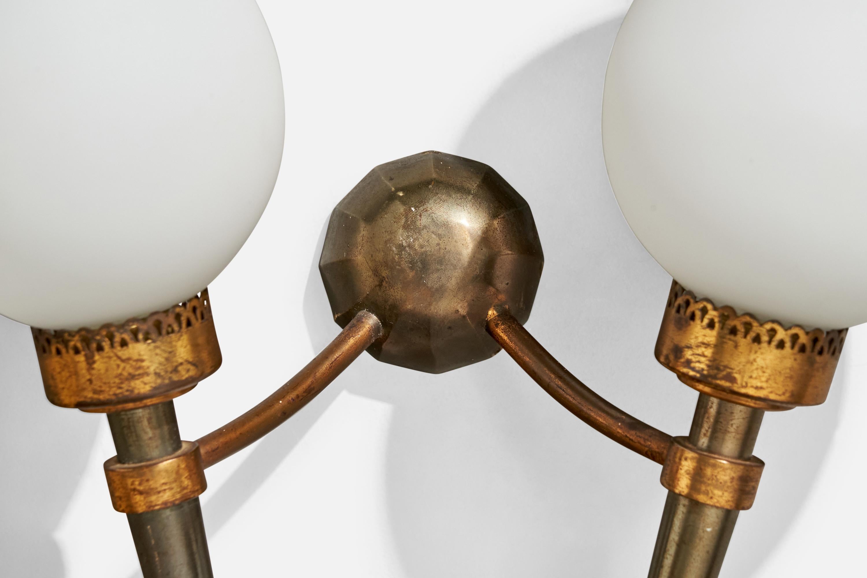 French Designer, Wall Lights, Brass, Metal, Glass, France, 1940s For Sale 3
