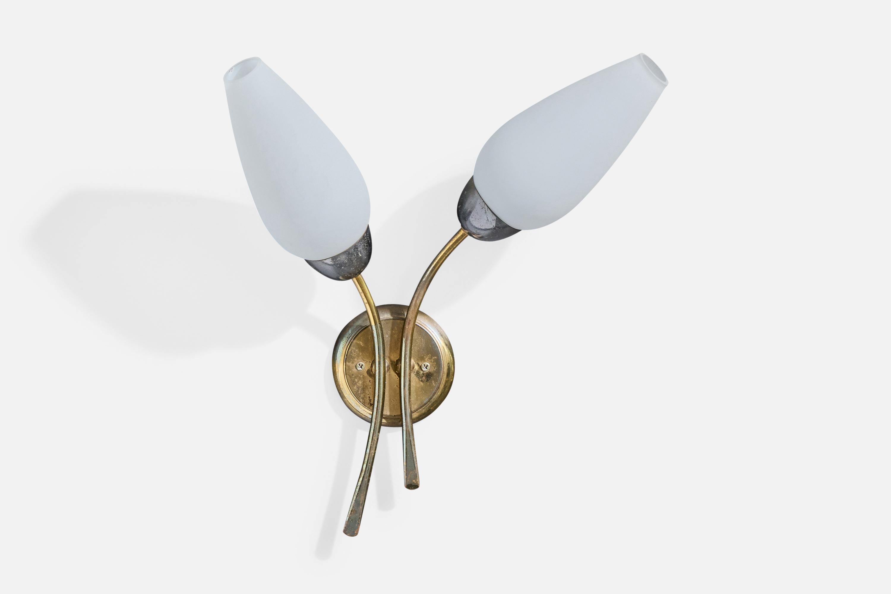 Designer francese, lampade da parete, ottone, metallo, vetro, Francia, anni '50 In condizioni buone in vendita a High Point, NC