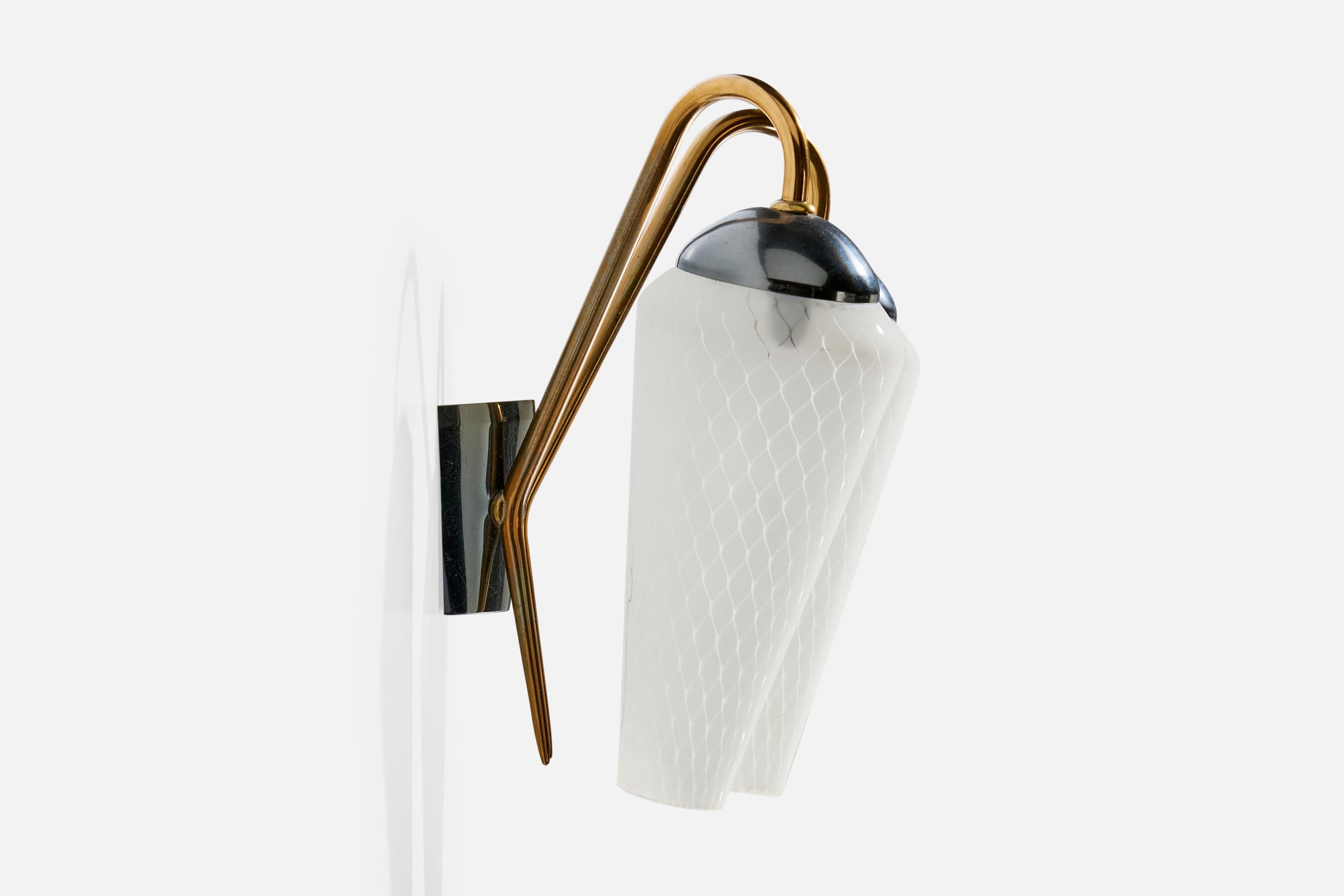 Diseñador francés, Apliques, Latón, Metal, Vidrio, Francia, Años 50 en Bueno estado para la venta en High Point, NC