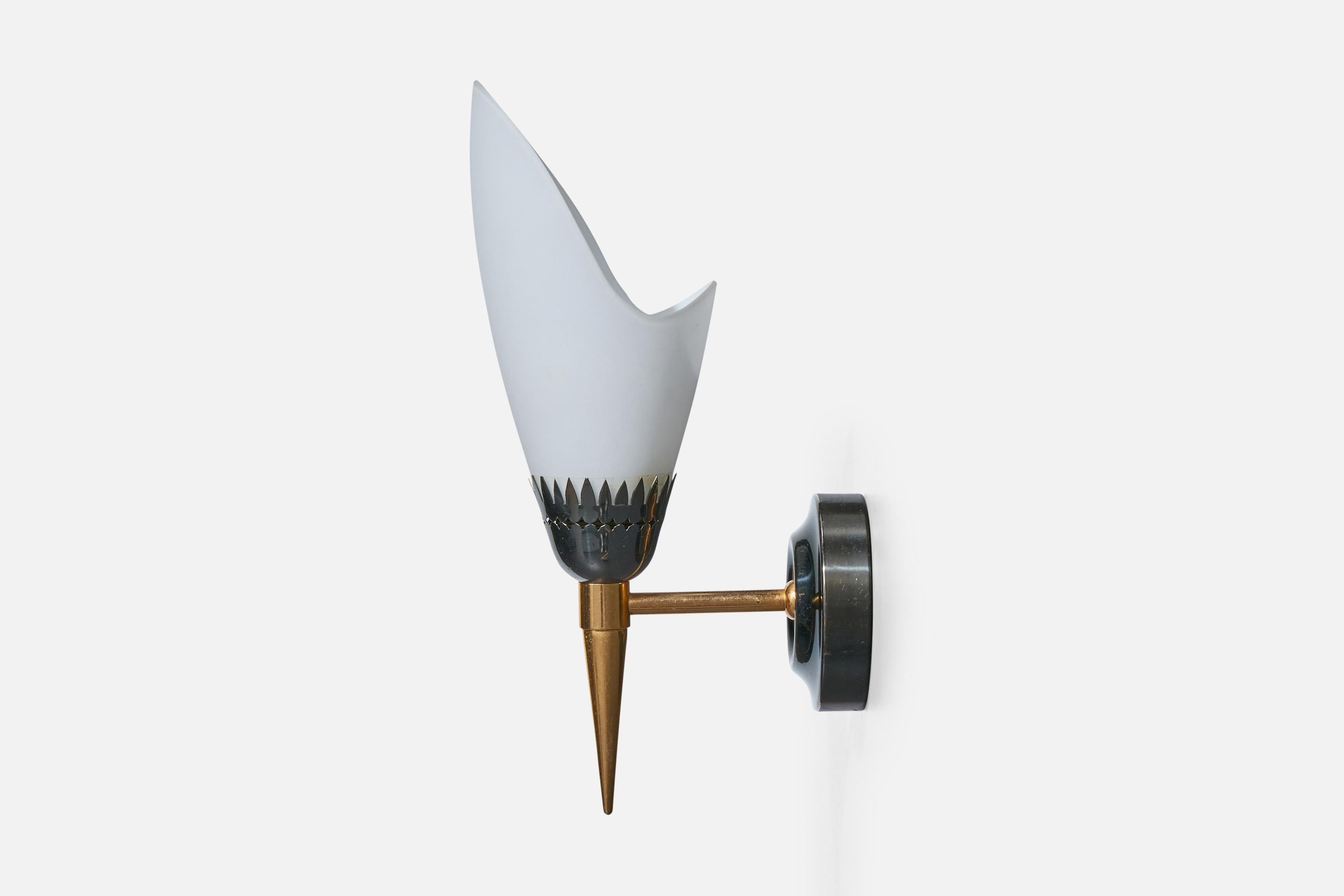 Diseñador francés, Apliques, Latón, Metal, Vidrio, Francia, Años 50 mediados del siglo XX en venta