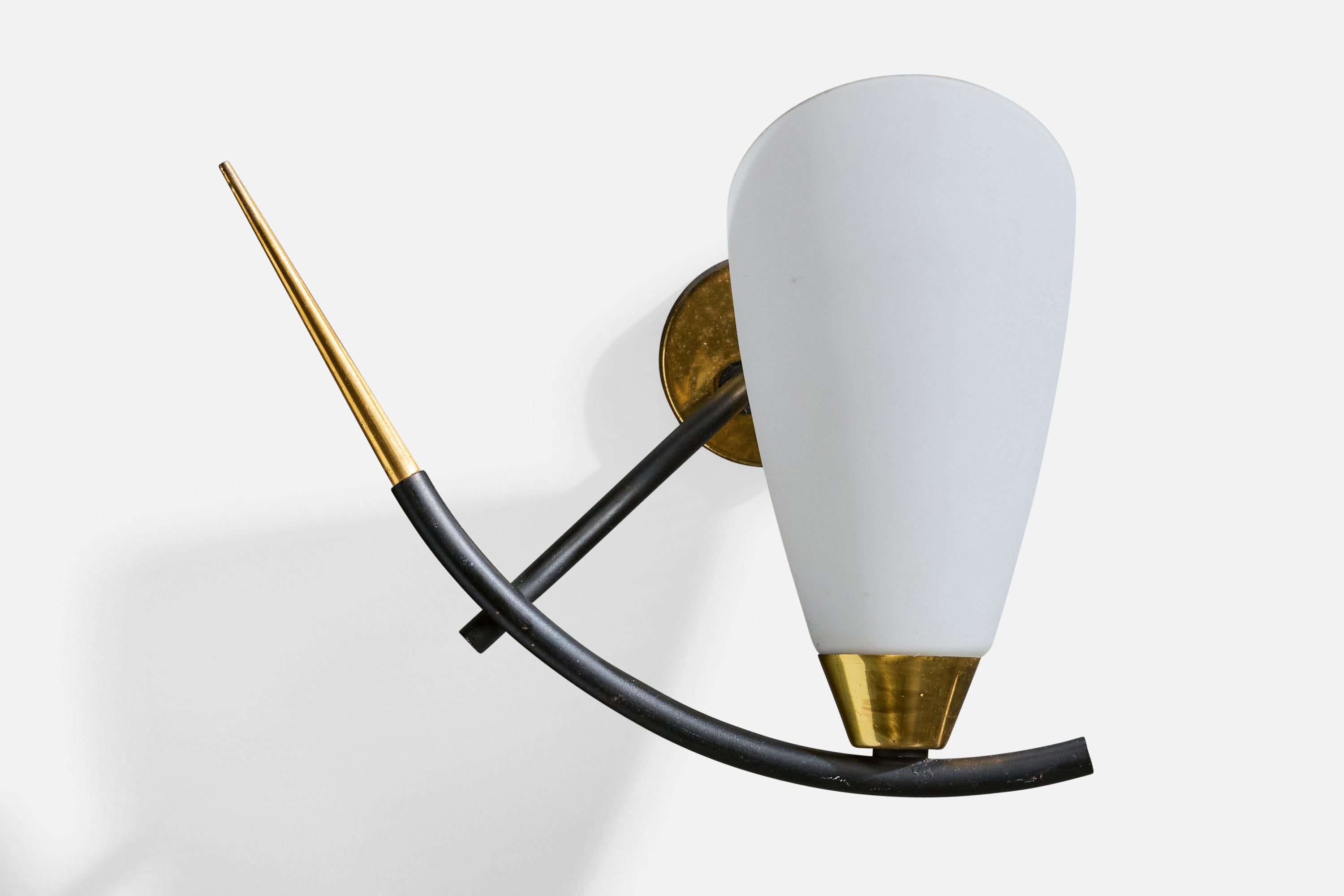 Design/One, Design-Light, laiton, métal, verre, France, années 1950 Bon état - En vente à High Point, NC