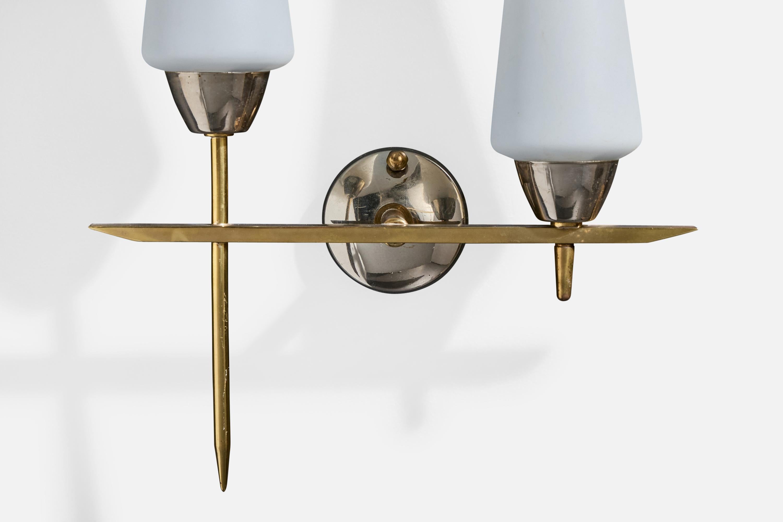 Milieu du XXe siècle Design/One, Design-Light, laiton, métal, verre, France, années 1950 en vente