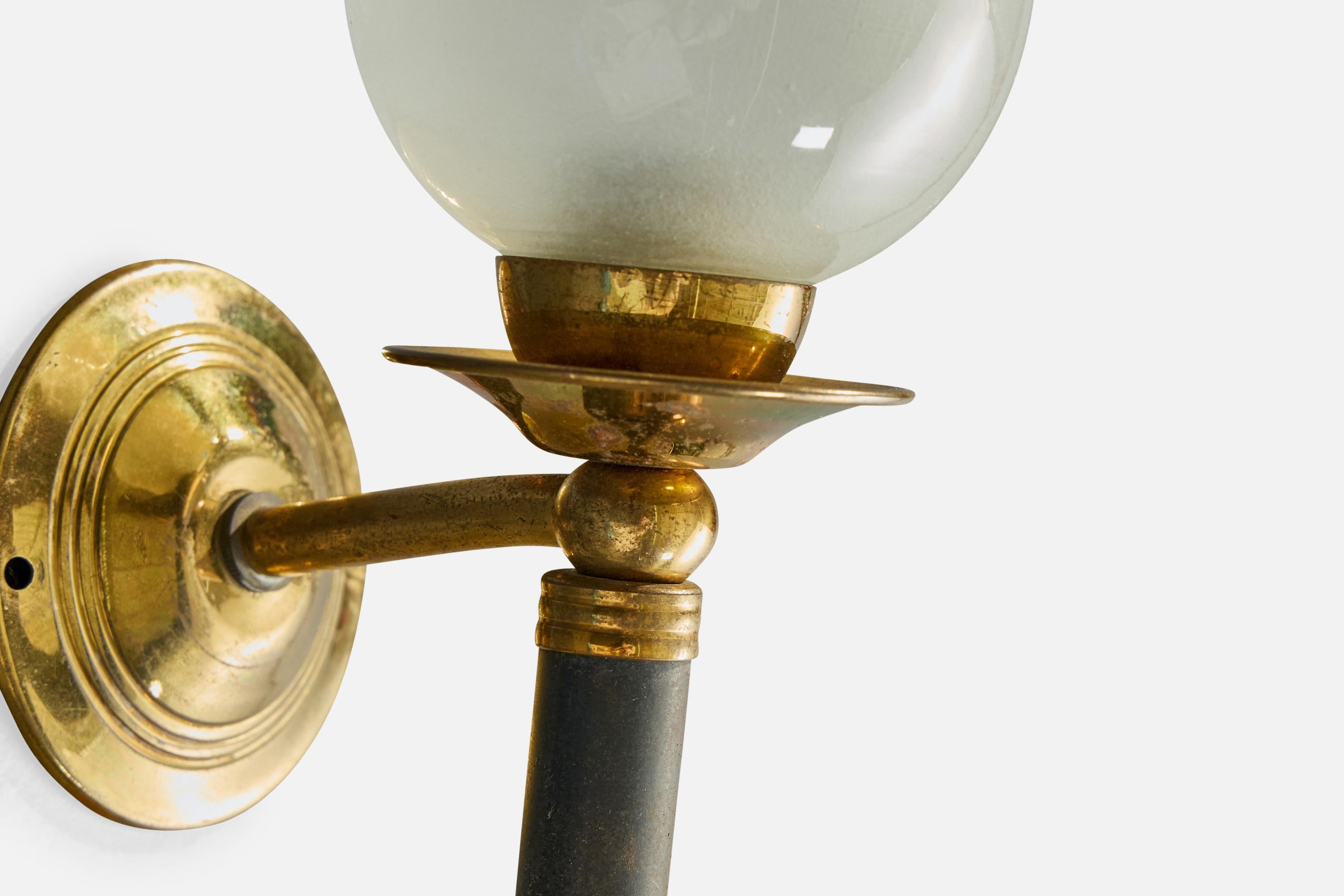 Französischer Designer, Wandleuchten, Messing, Metall, Glas, Frankreich, 1950er Jahre im Angebot 2