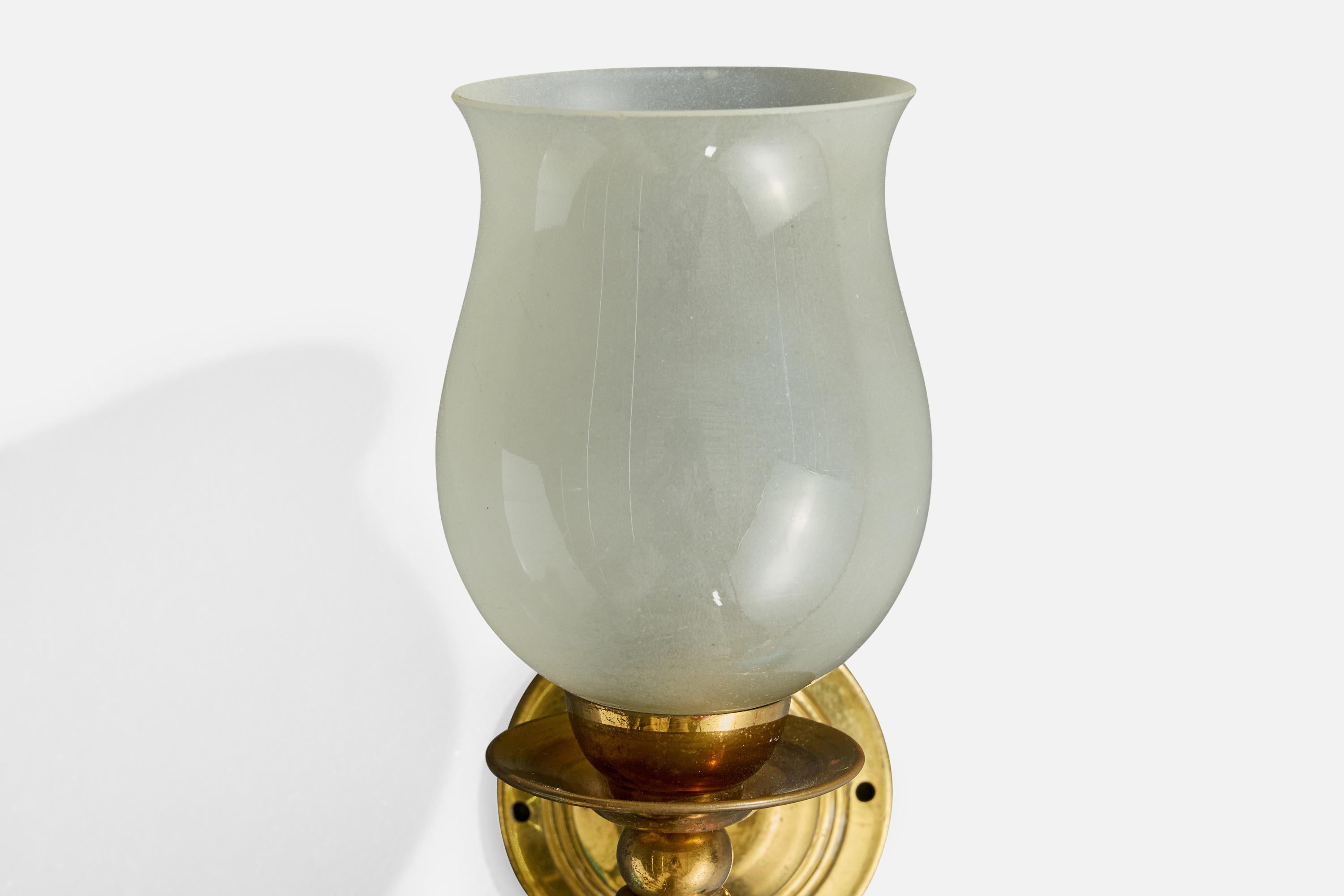 Französischer Designer, Wandleuchten, Messing, Metall, Glas, Frankreich, 1950er Jahre im Angebot 4