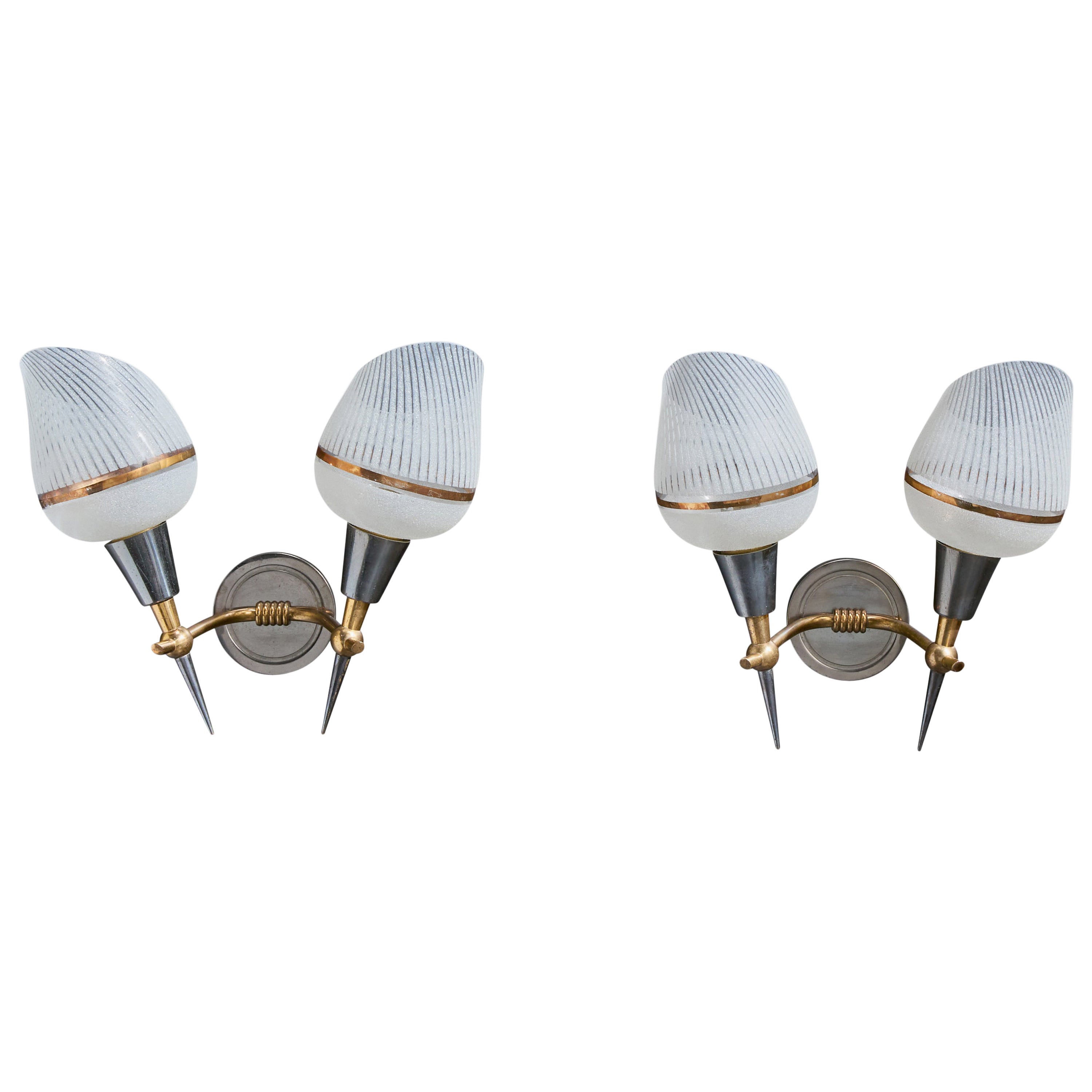 Designer francese, lampade da parete, ottone, metallo, vetro, Francia, anni 
50