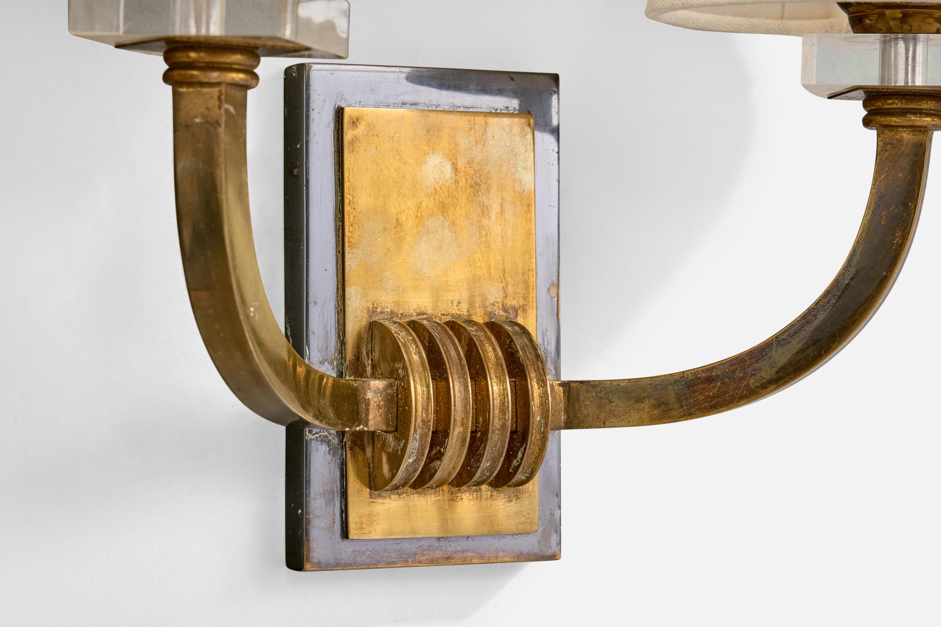 Milieu du XXe siècle Design-Light, laiton, métal, plexiglas, tissu, France, années 1950 en vente