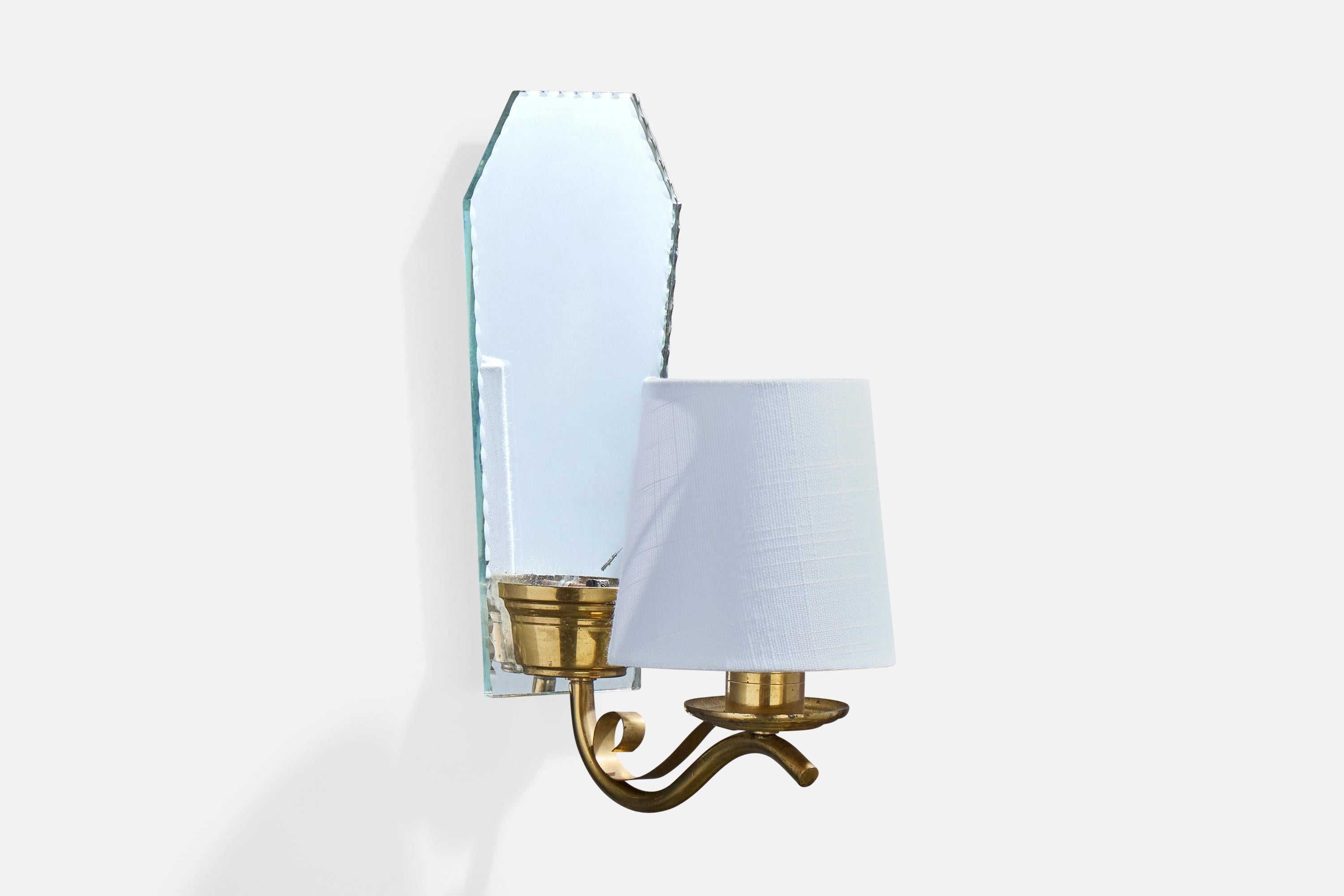 Designer francese, lampade da parete, ottone, specchio, tessuto, Francia, anni '50 In condizioni buone in vendita a High Point, NC