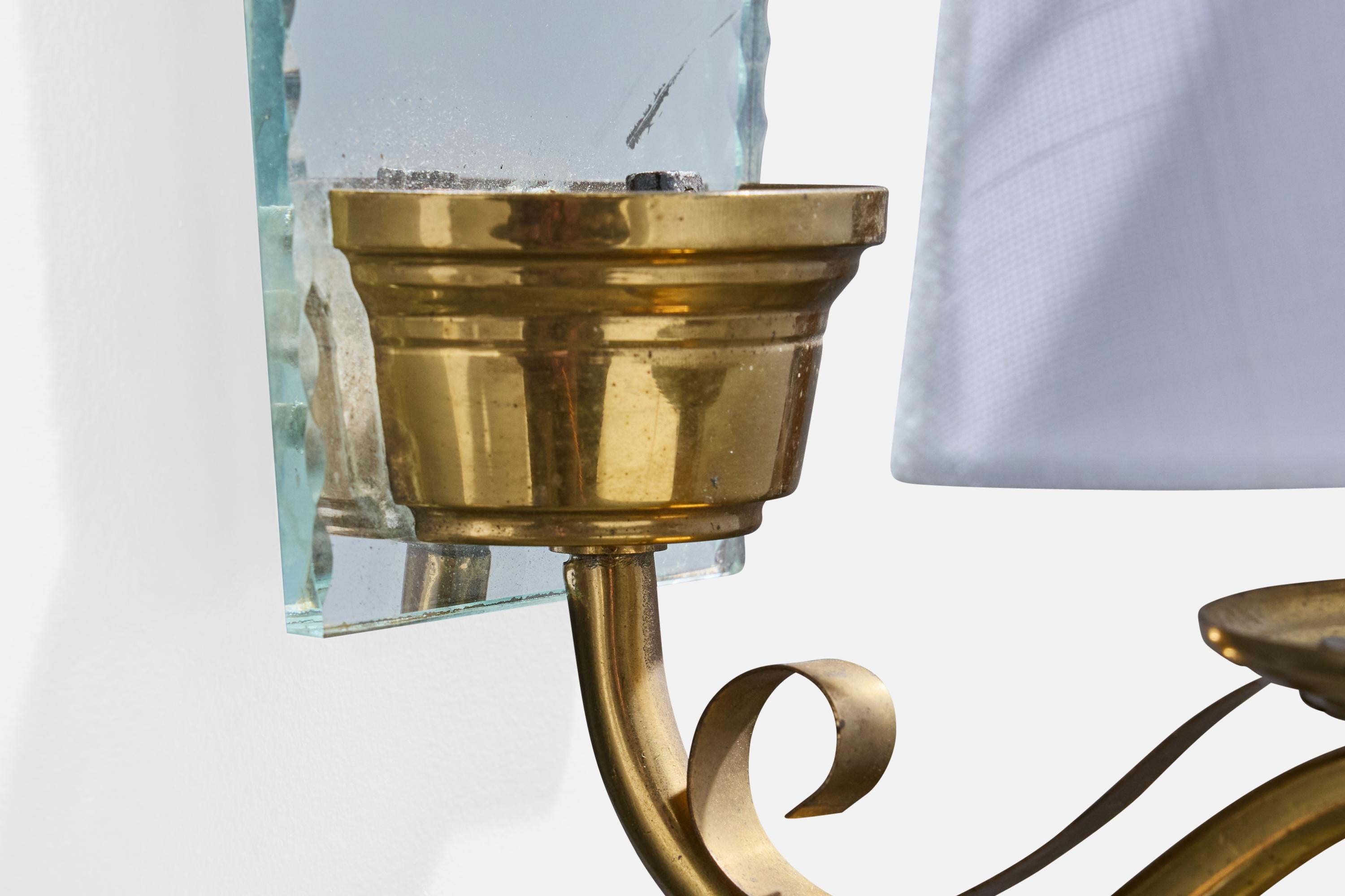 Designer francese, lampade da parete, ottone, specchio, tessuto, Francia, anni '50 in vendita 1