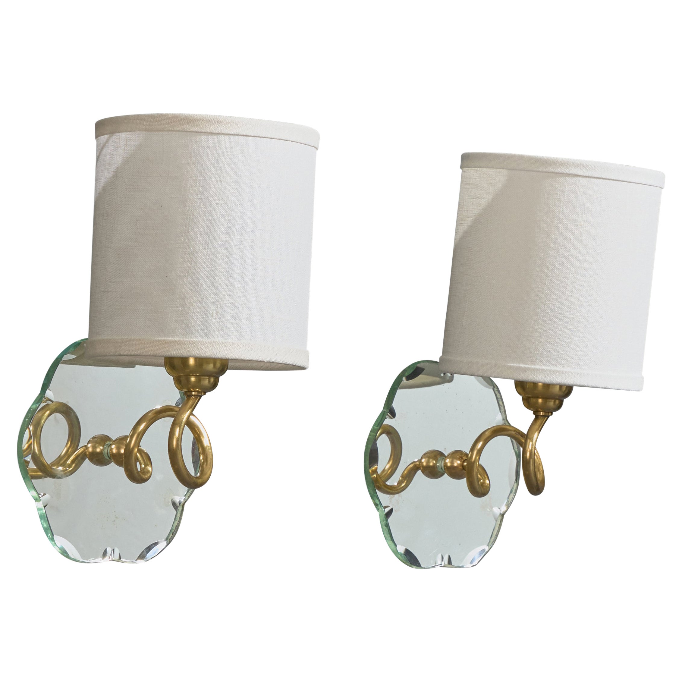 Designer francese, lampade da parete, ottone, specchio, tessuto, Francia, anni '50