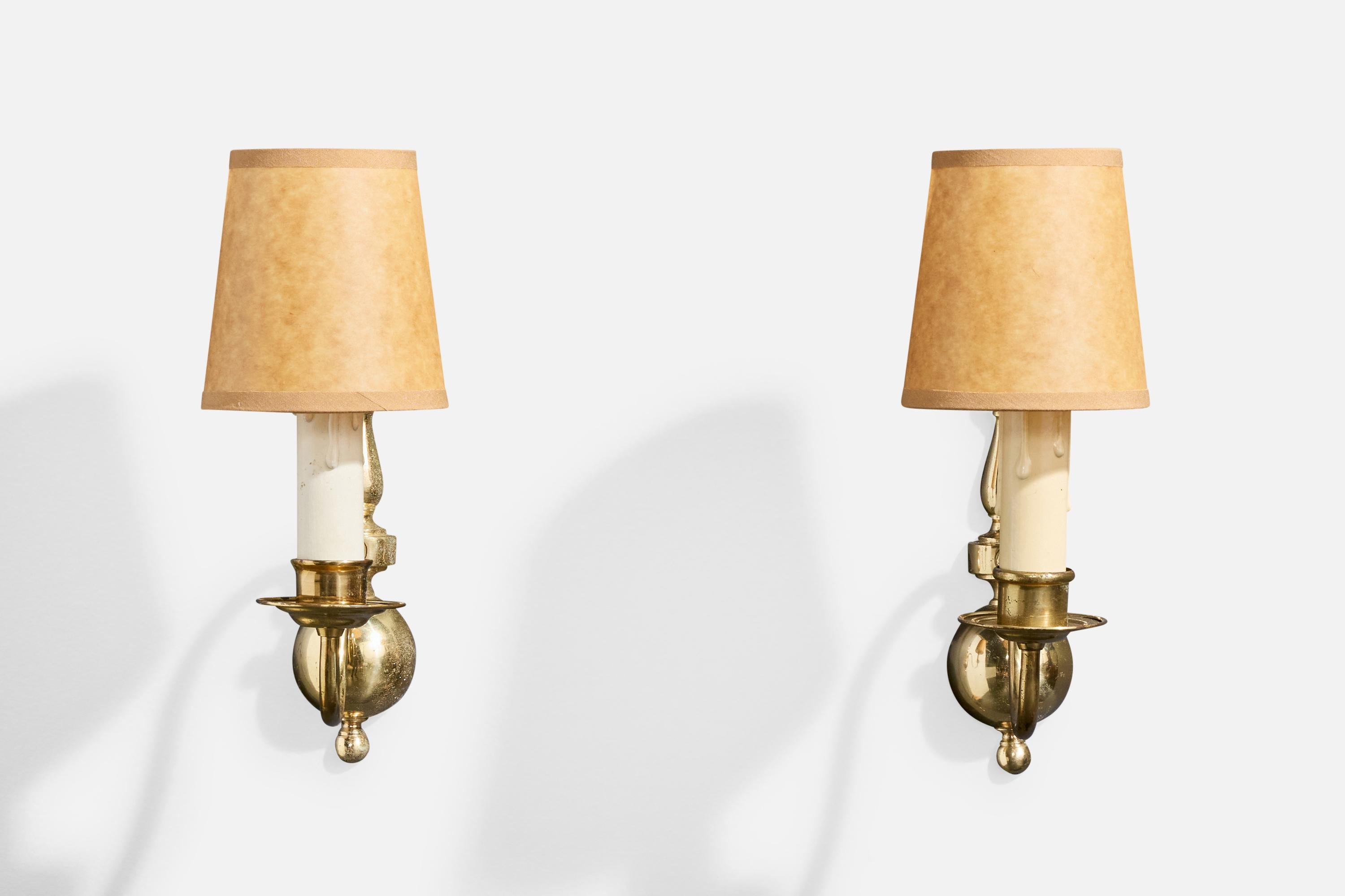 Francese Designer francese, lampade da parete, ottone, pergamena, Francia, anni '50 in vendita