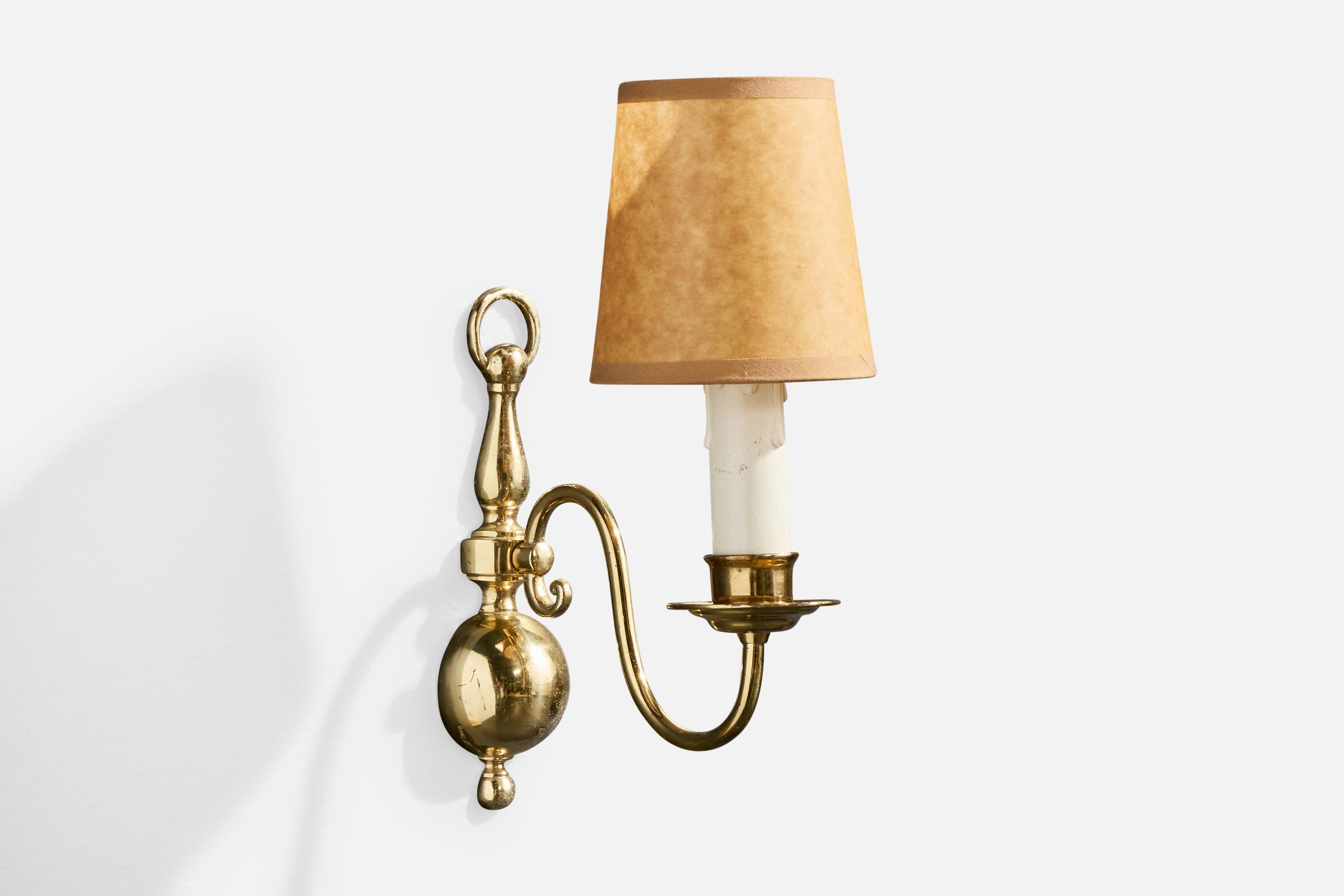 Designer francese, lampade da parete, ottone, pergamena, Francia, anni '50 In condizioni buone in vendita a High Point, NC