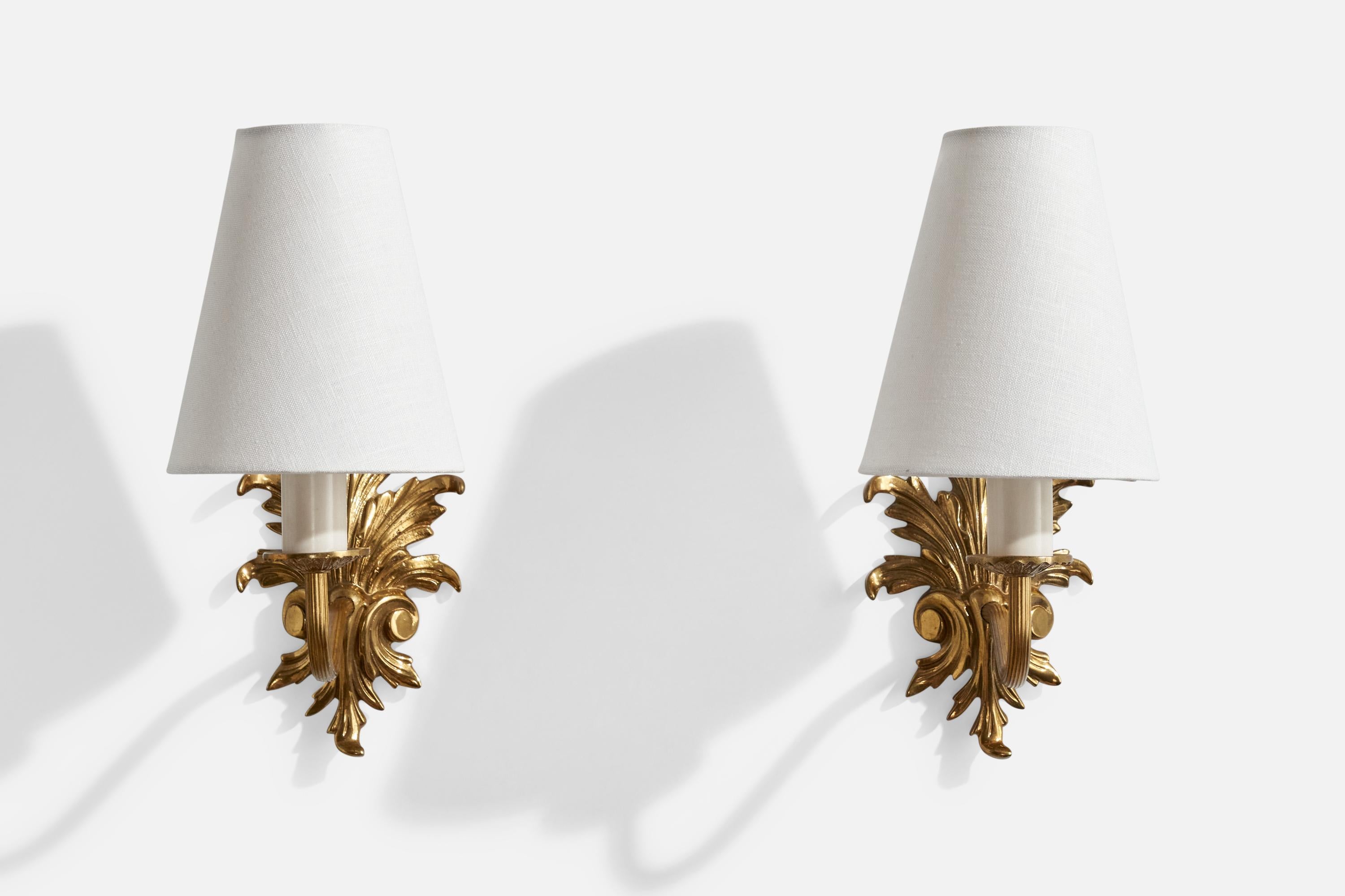 French Designer, Wall Lights, Brass, Plastic, Fabric, France, 1950s In Good Condition For Sale In High Point, NC