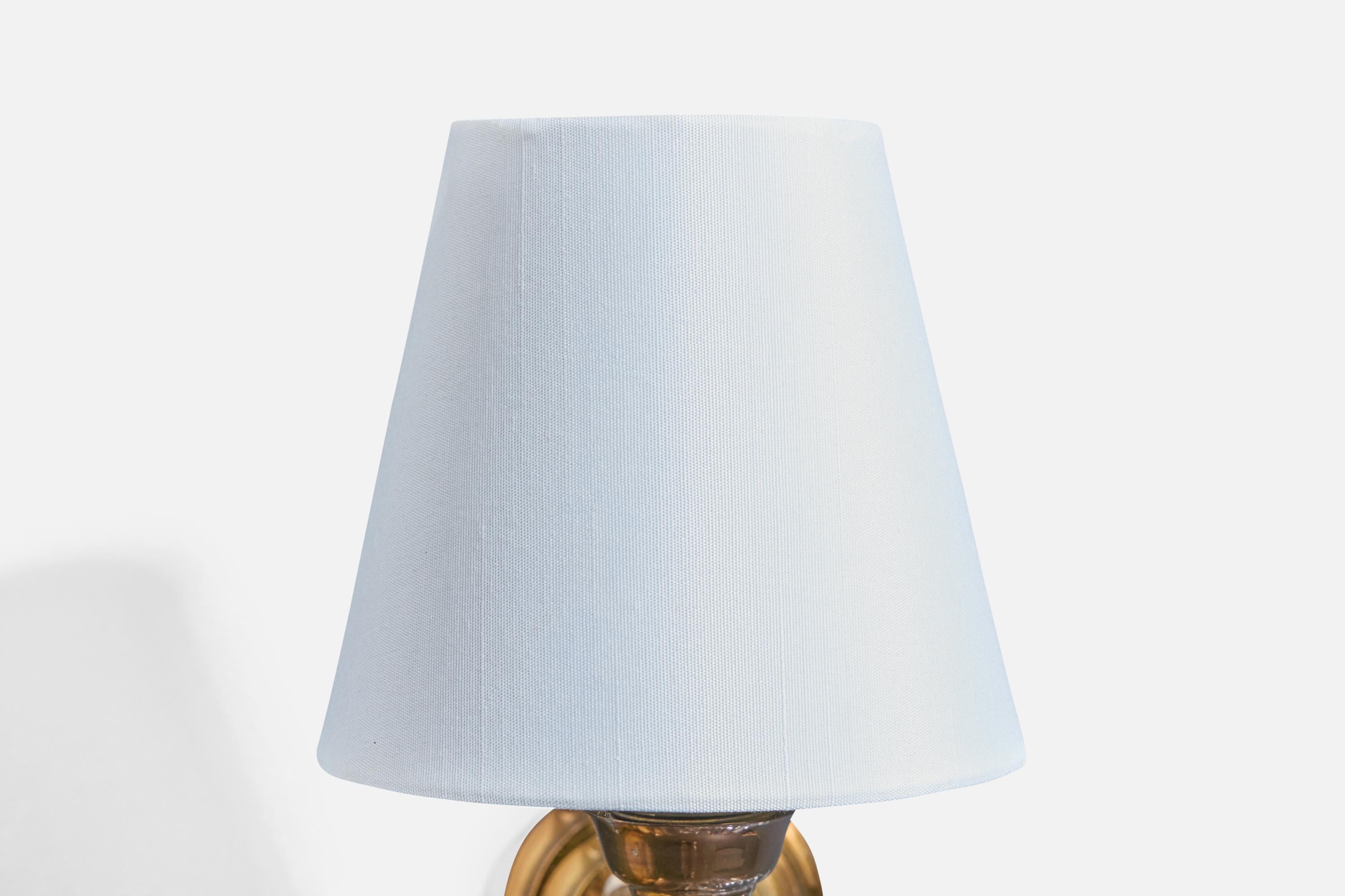 Designer français, appliques murales, laiton, plexiglas, tissu, France, années 1950 2