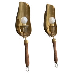 Französischer Designer, Wandleuchten, Messing, Holz, Frankreich, 1950er Jahre