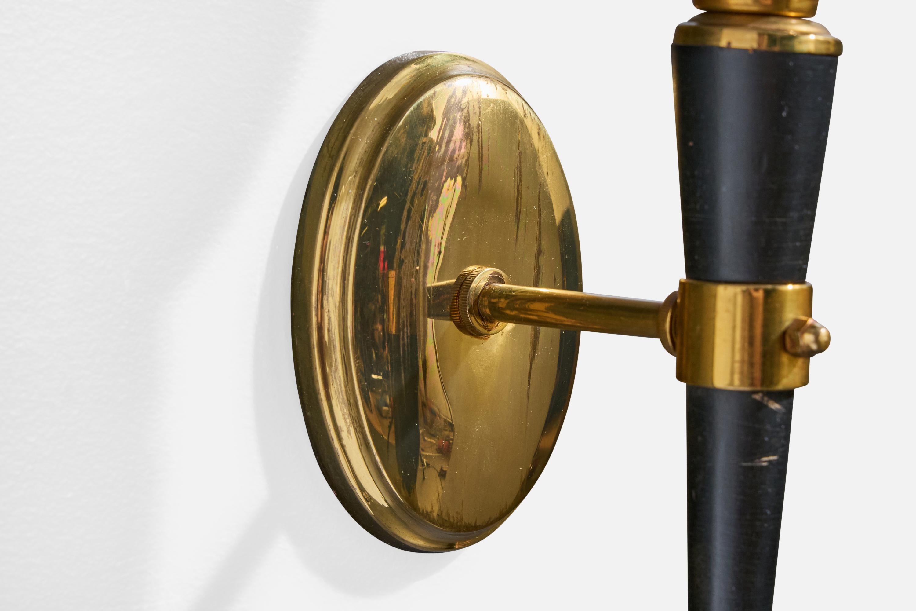 Ottone Designer francese, lampade da parete, ottone, legno, vetro, Francia, anni '50 in vendita