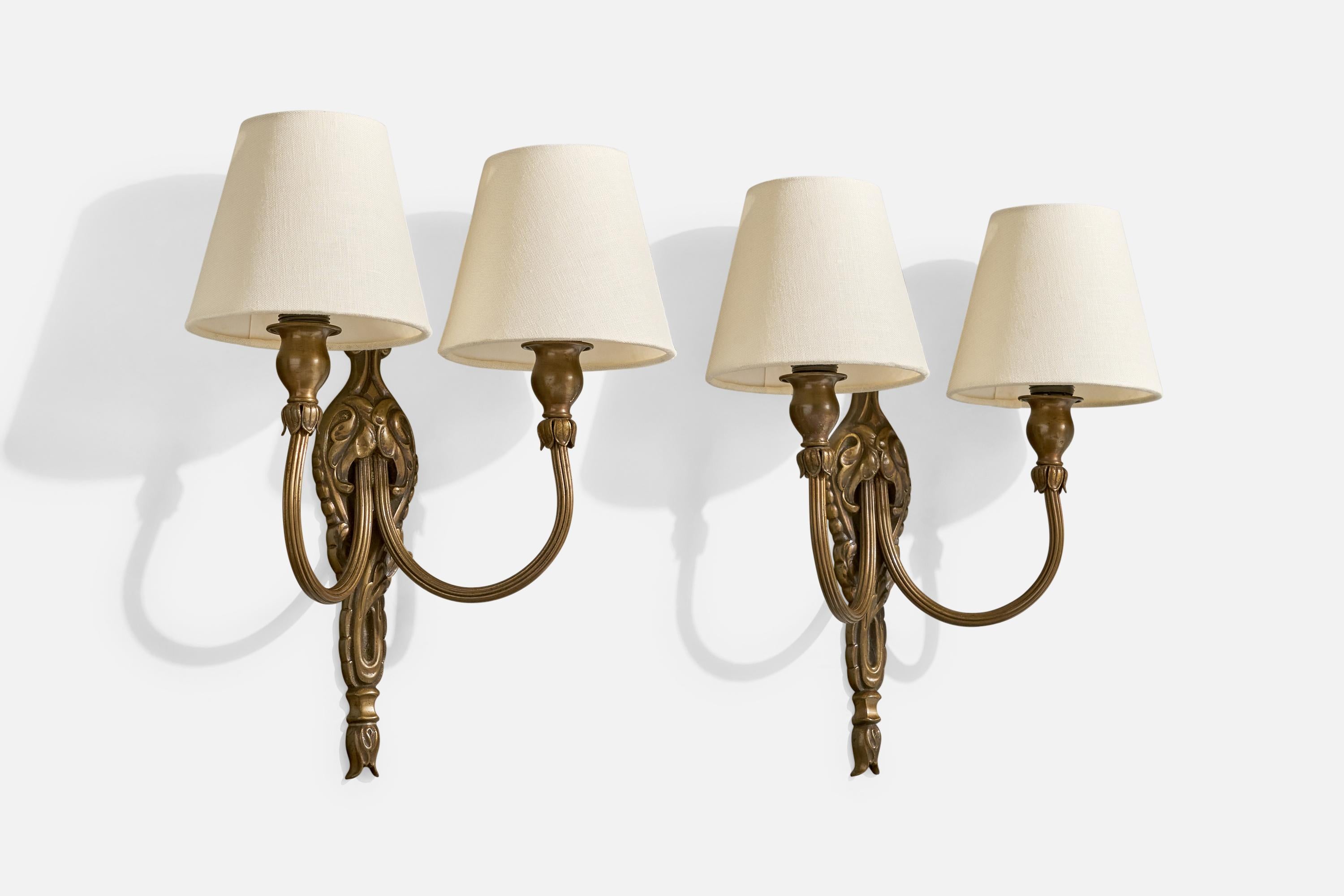 Francese Designer francese, lampade da parete, bronzo, tessuto, Francia, anni '40 in vendita