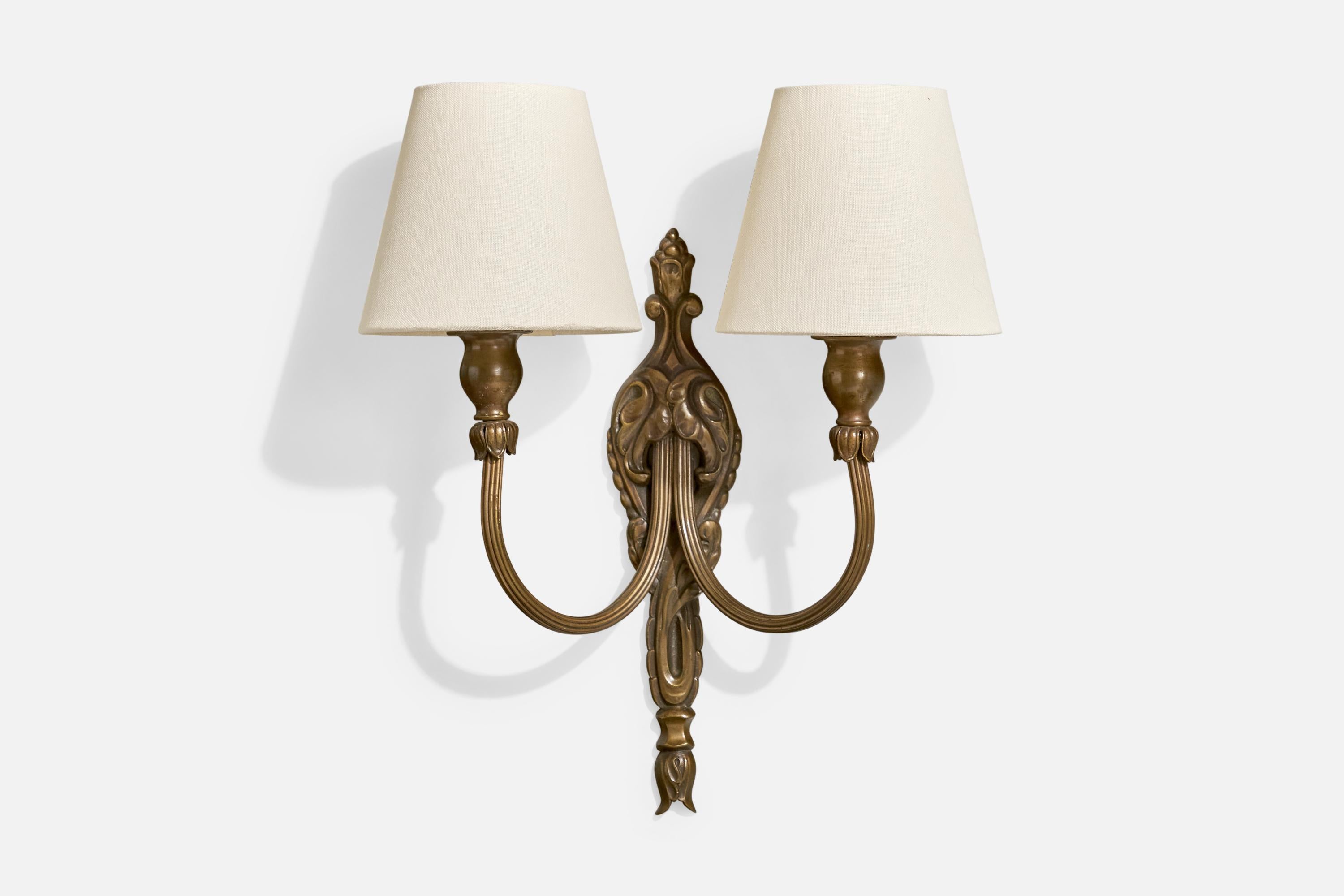 Designer francese, lampade da parete, bronzo, tessuto, Francia, anni '40 In condizioni buone in vendita a High Point, NC